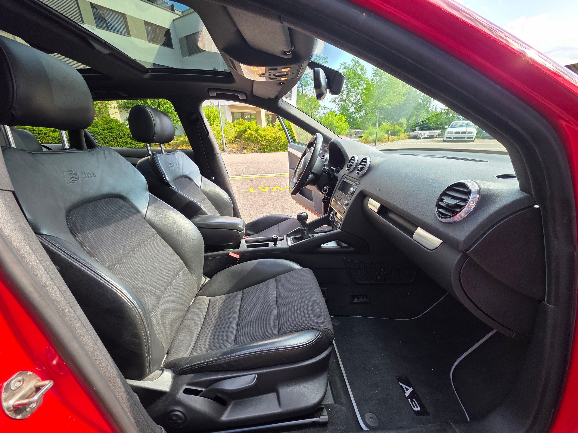 AUDI A3 Sportback 2.0 TDI Ambiente-image-9