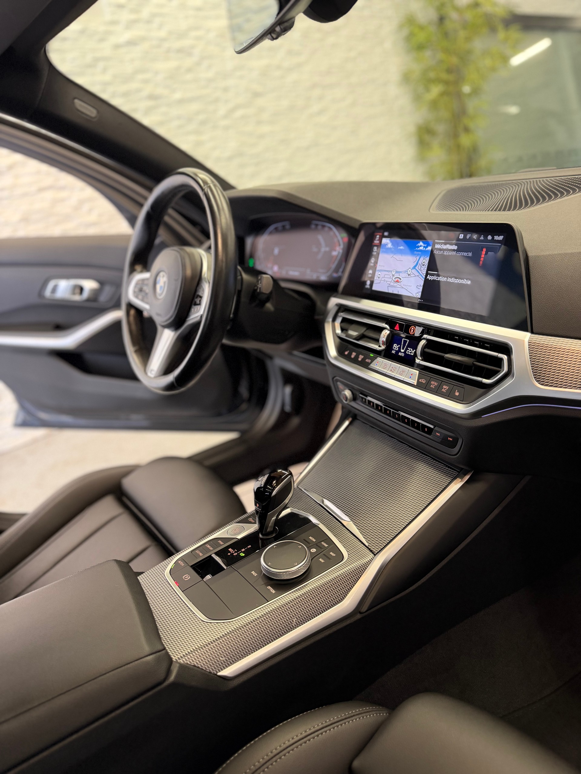 BMW 330i Touring xDrive Pure M Sport Steptronic-image-15