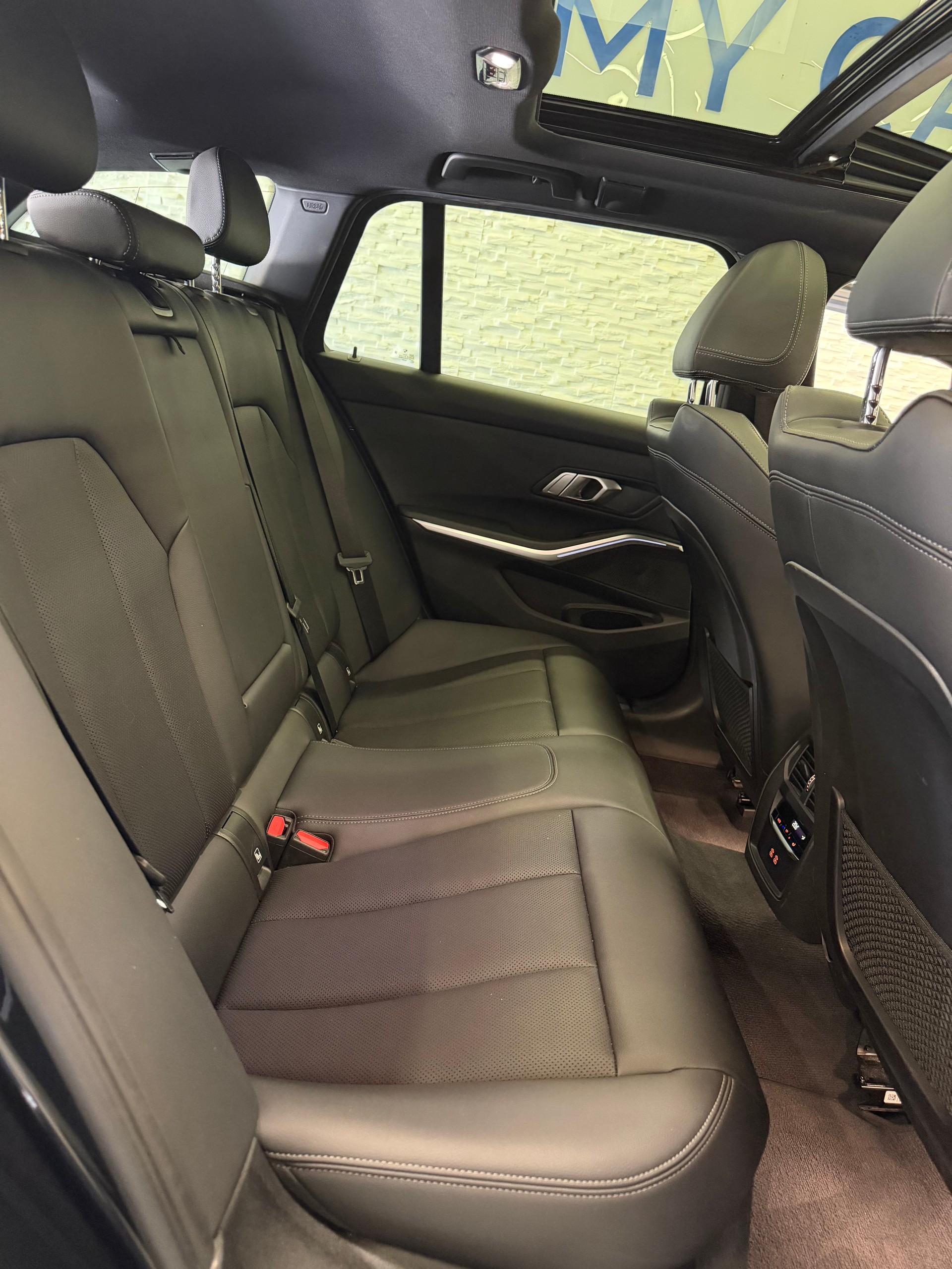 BMW 330i Touring xDrive Pure M Sport Steptronic-image-9