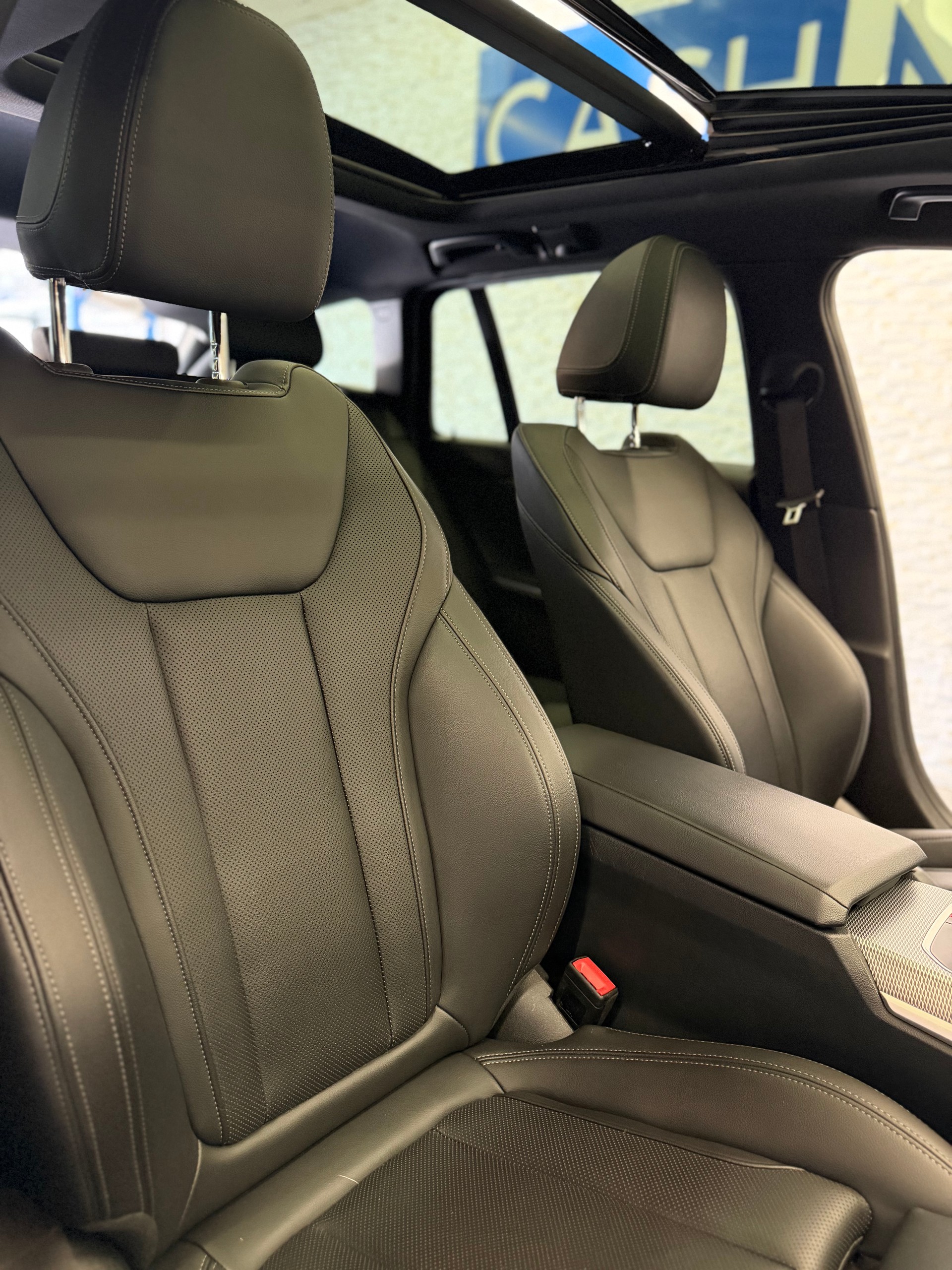 BMW 330i Touring xDrive Pure M Sport Steptronic-image-13