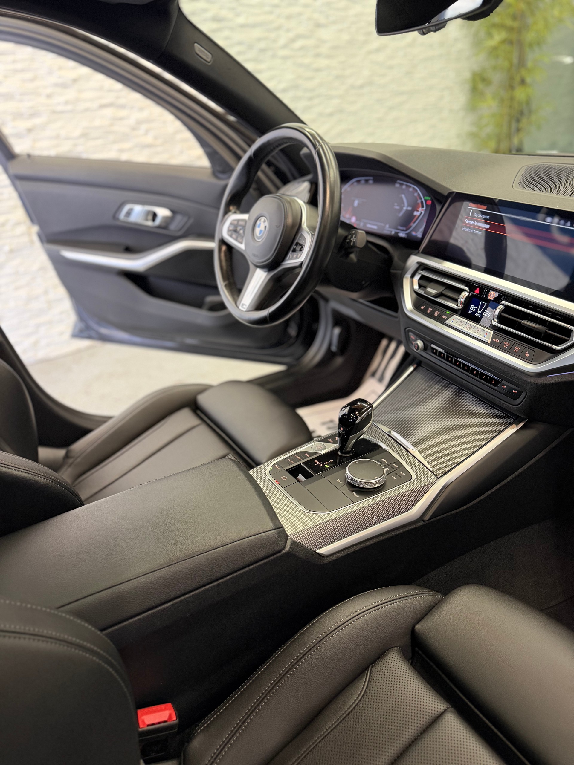BMW 330i Touring xDrive Pure M Sport Steptronic-image-12