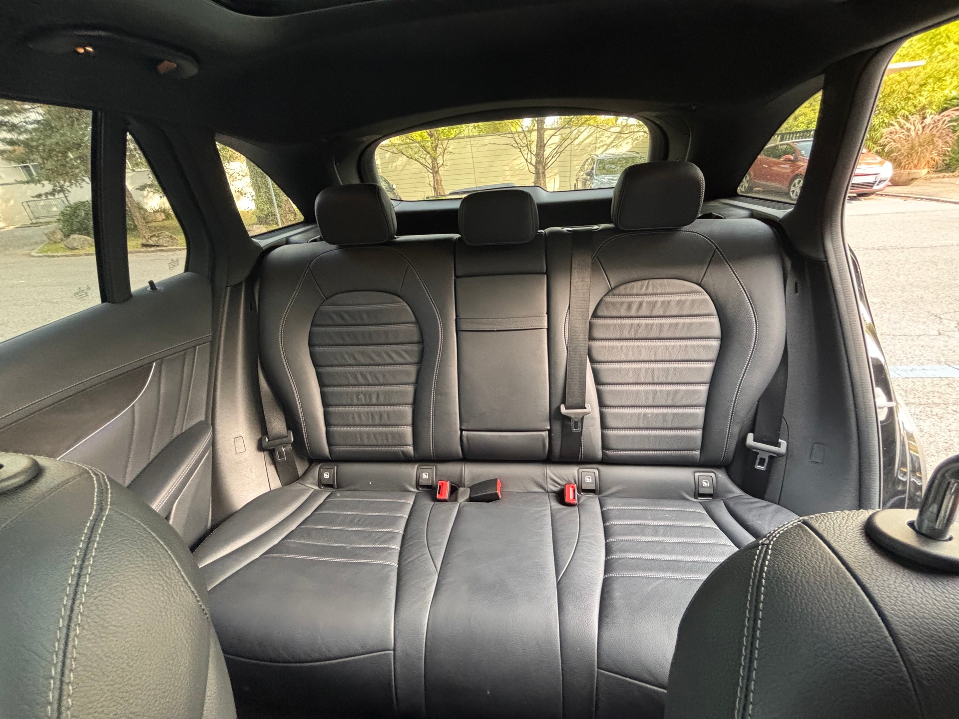 MERCEDES-BENZ GLC 300 AMG Line 4m-image-5