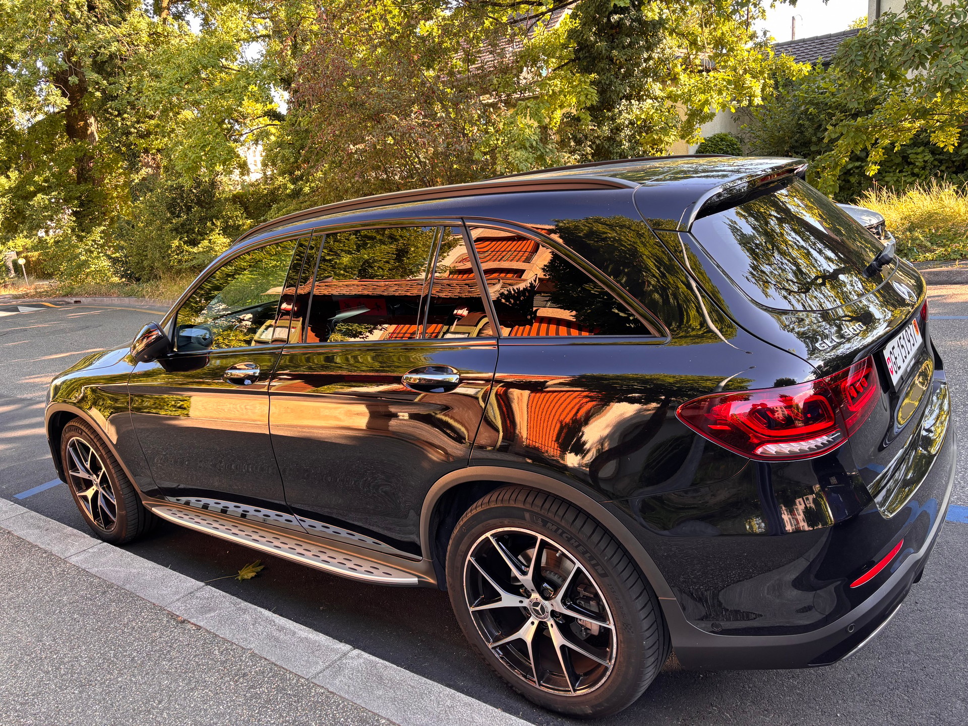 MERCEDES-BENZ GLC 300 AMG Line 4m-image-1