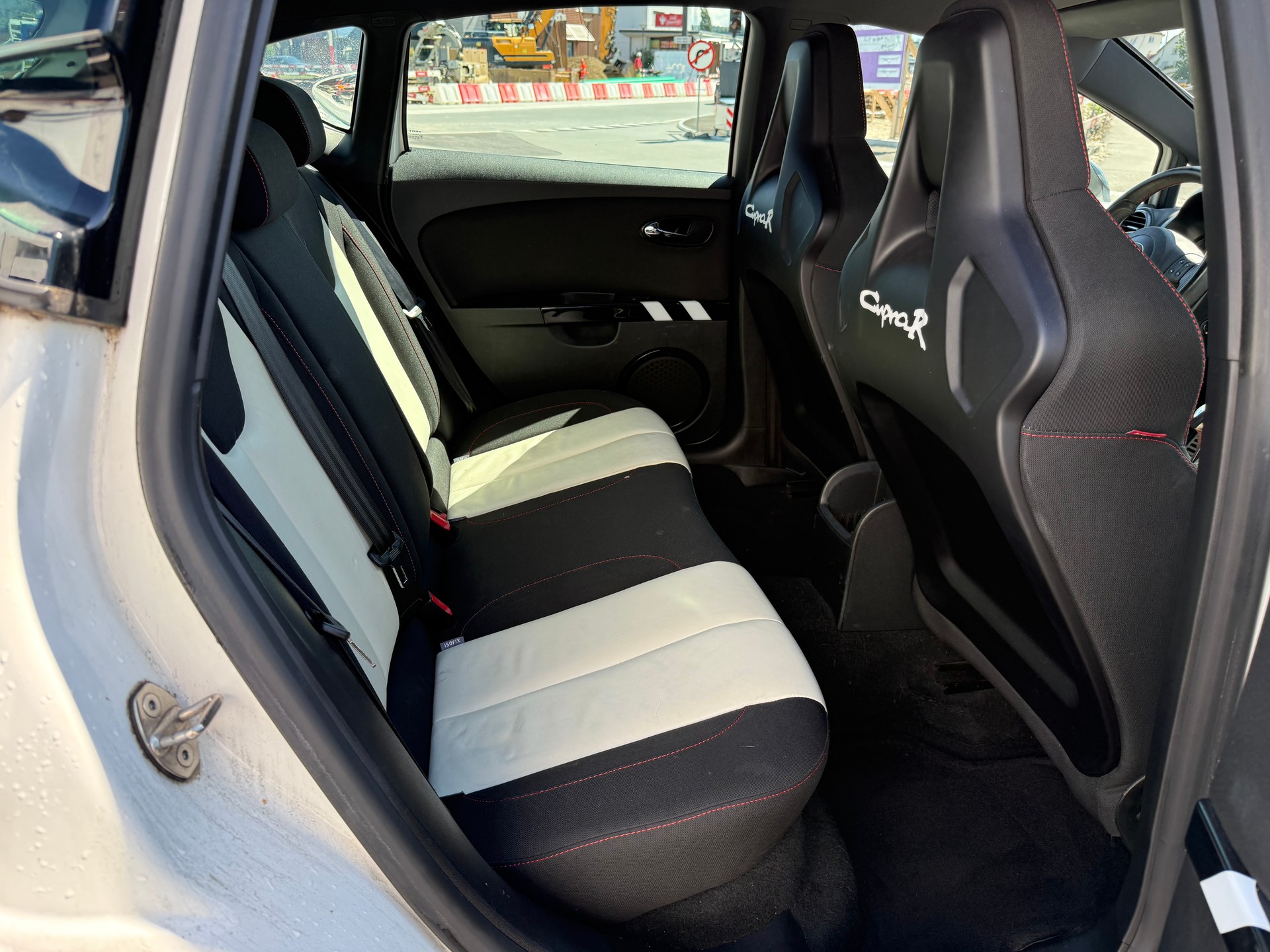 SEAT Leon 2.0 TSI Streetcopa-image-12