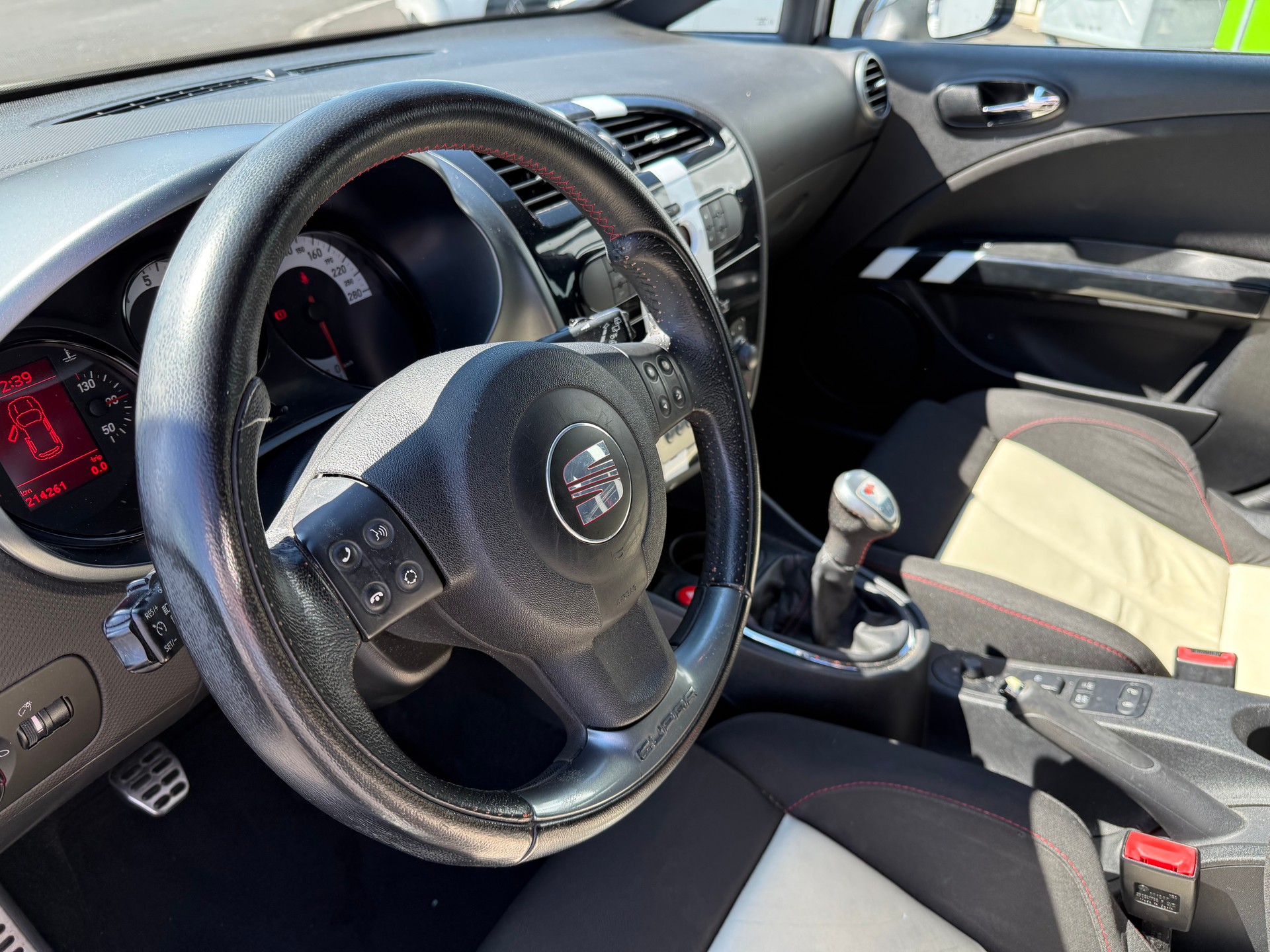 SEAT Leon 2.0 TSI Streetcopa-image-9