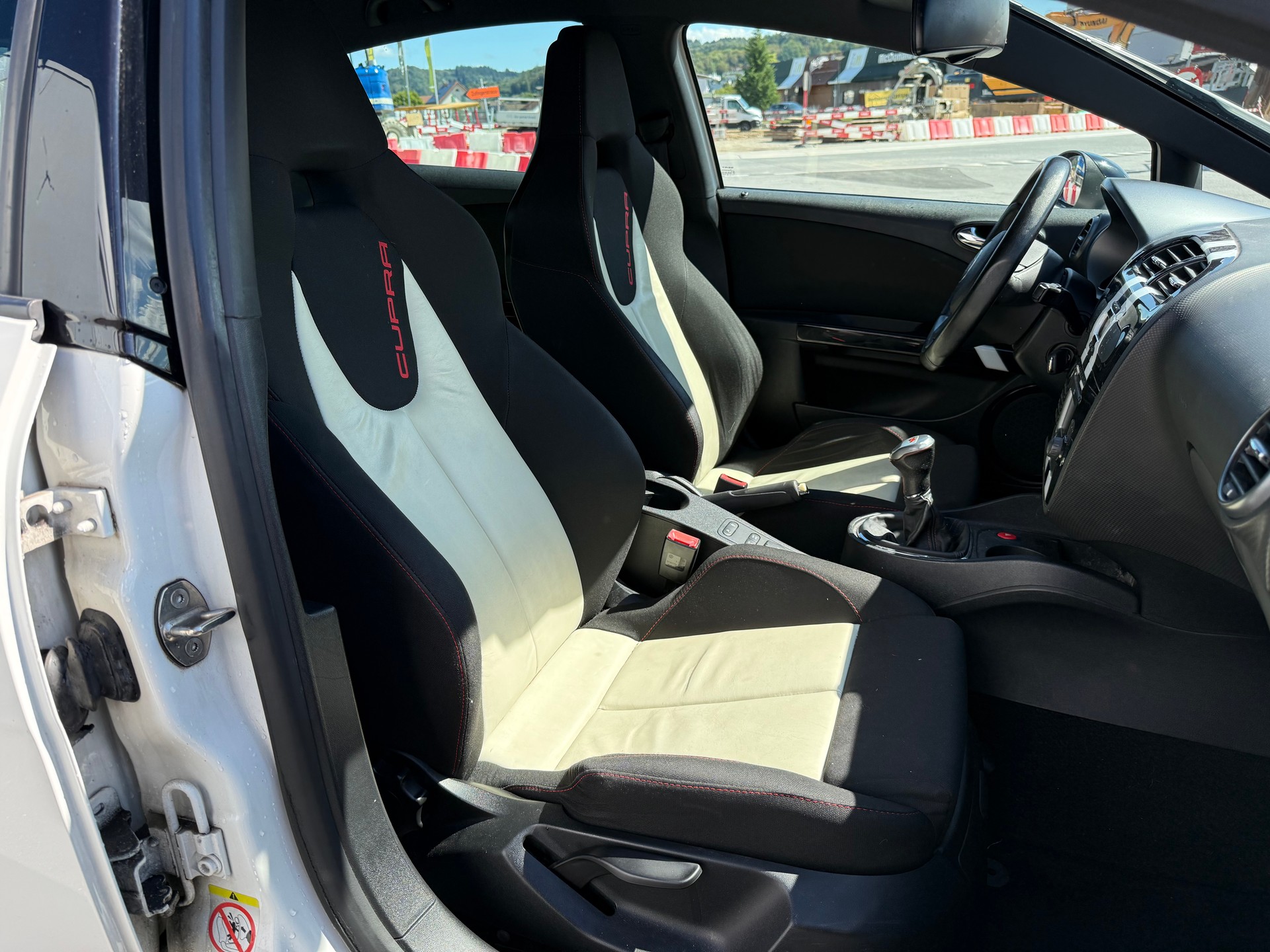 SEAT Leon 2.0 TSI Streetcopa-image-11