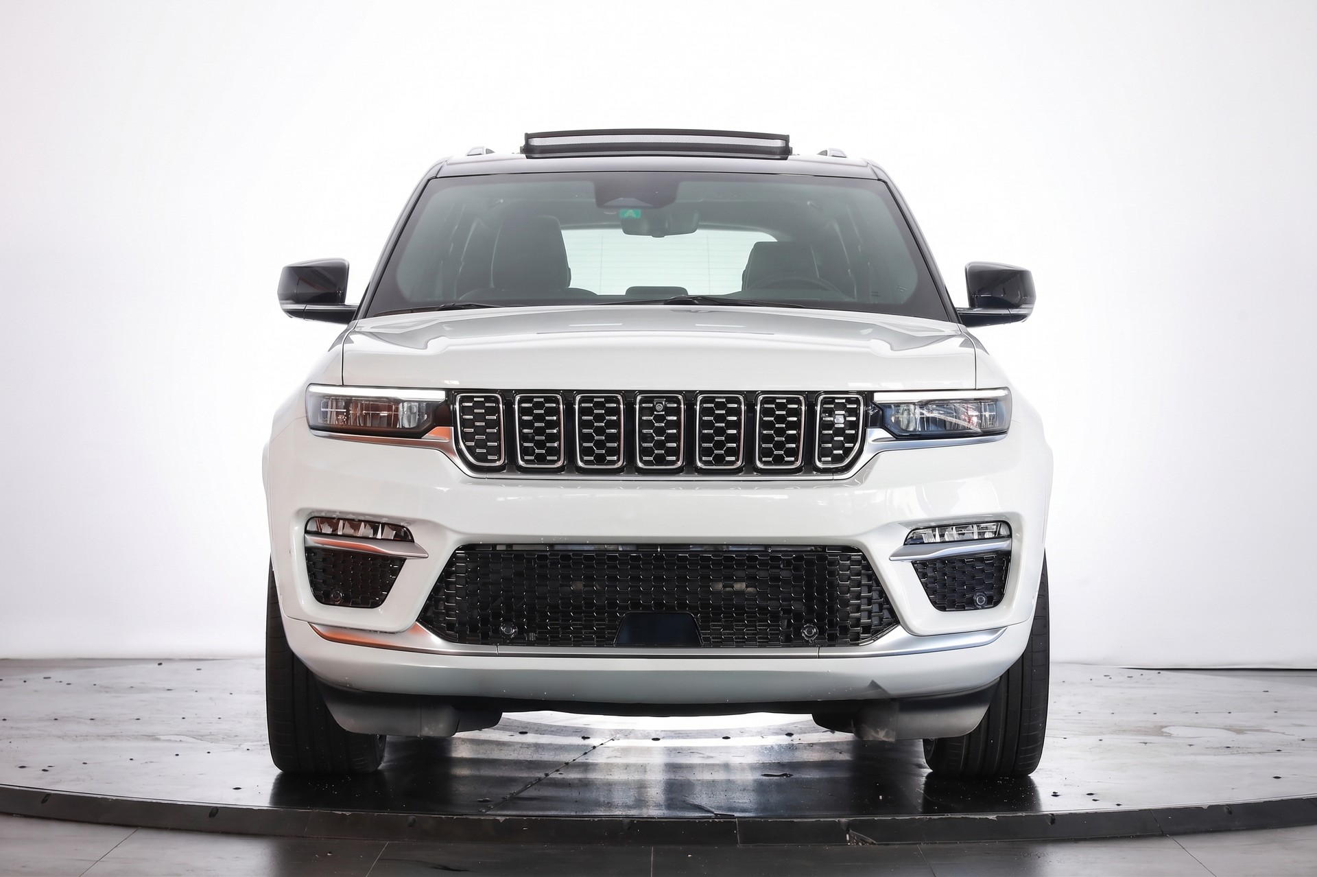JEEP Grand Cherokee 2.0 Plug-in-Hybrid Summit Reserve 4xe-showroom-element-1