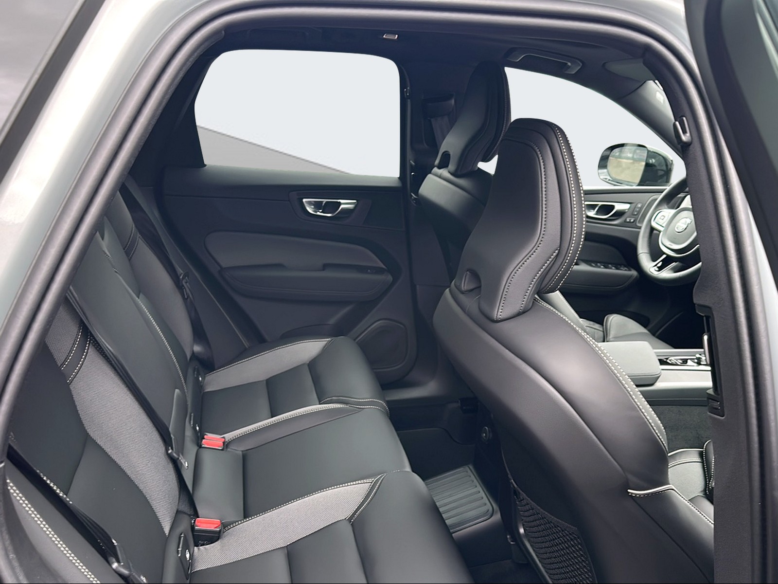 VOLVO XC60 2.0 T8 TE Black Edition eAWD-image-12