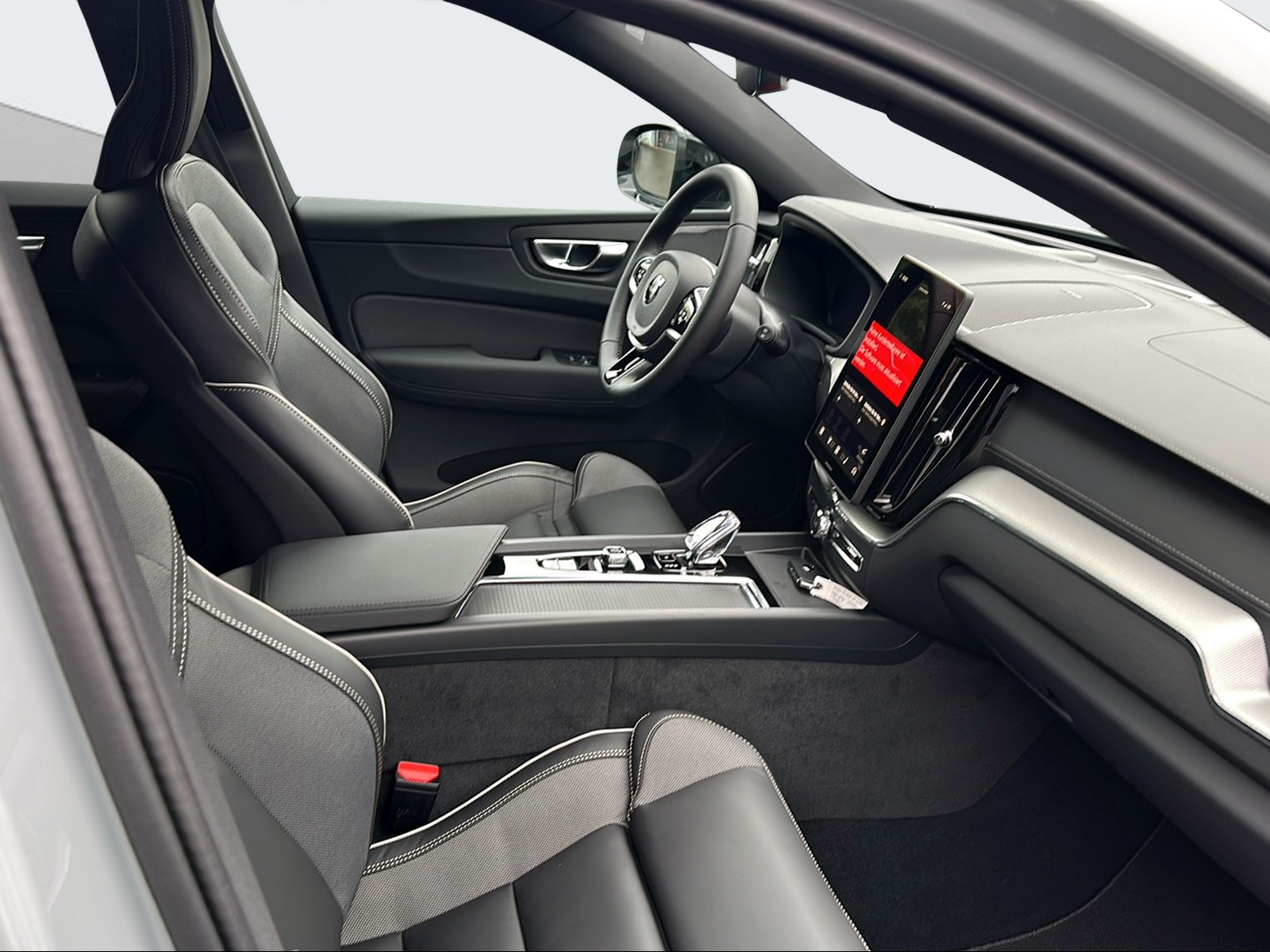 VOLVO XC60 2.0 T8 TE Black Edition eAWD-image-13