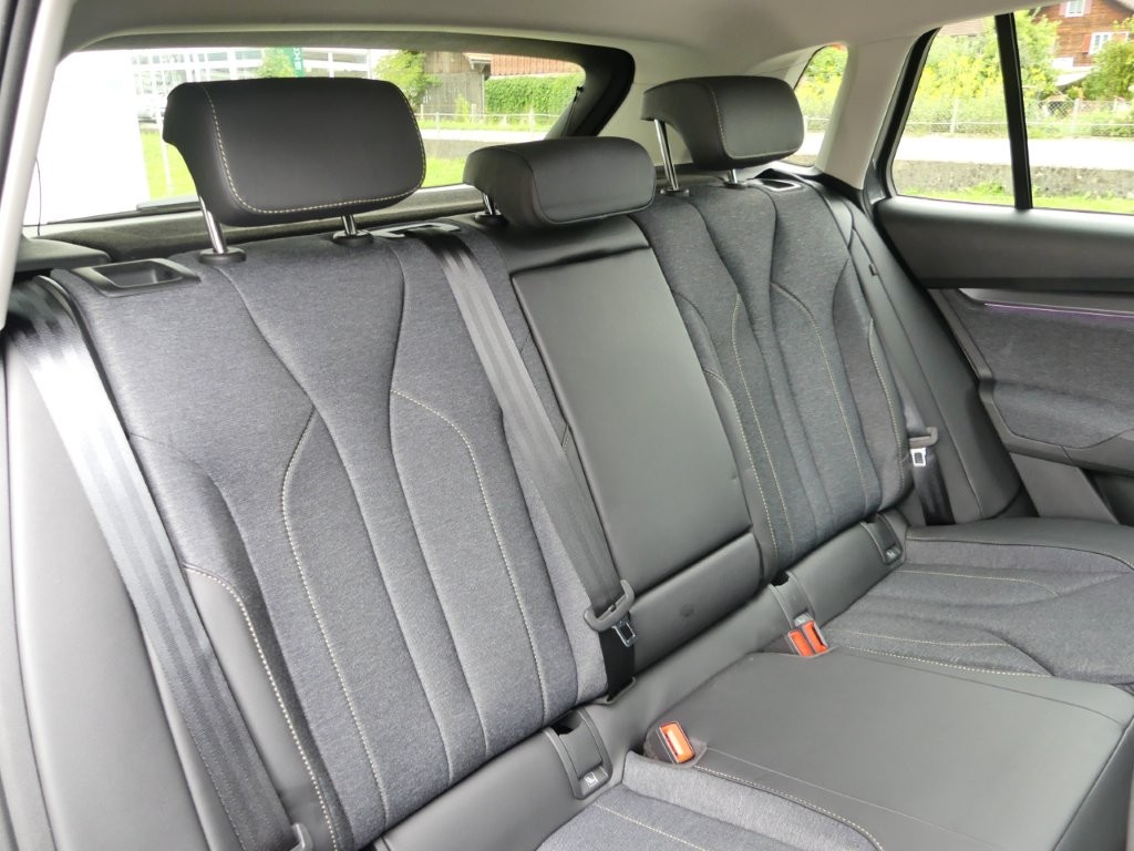 SKODA Elroq 85-image-12