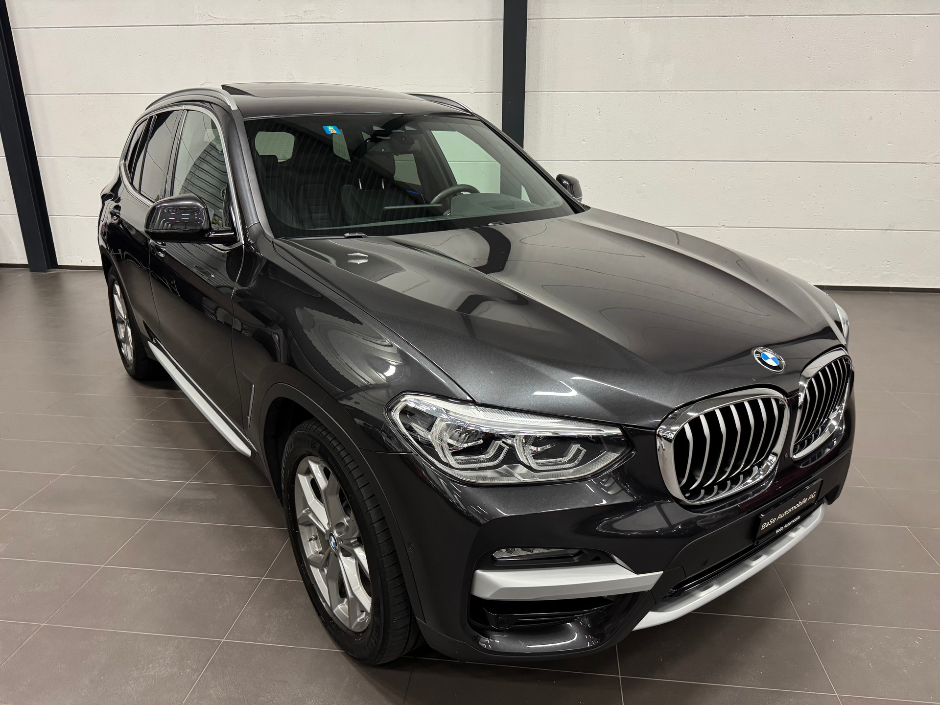 BMW X3 xDrive 30e xLine-showroom-element-3