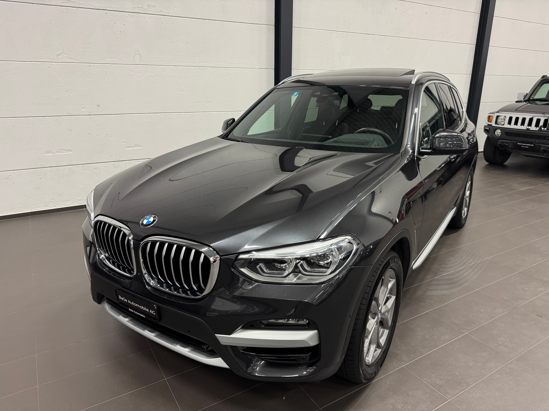 BMW X3 xDrive 30e xLine-showroom-element-2