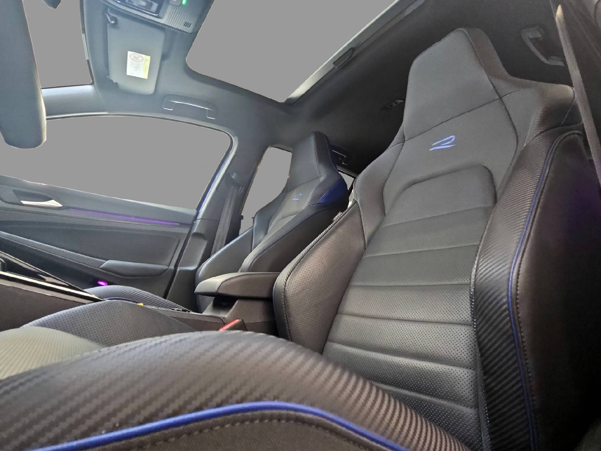 VW Golf VIII 2.0 TSI R Performance DSG 4motion-image-13