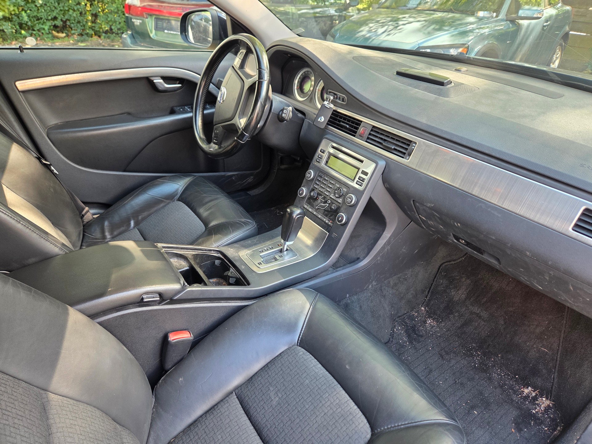 VOLVO V70 D5 Kinetic Geartronic-image-2