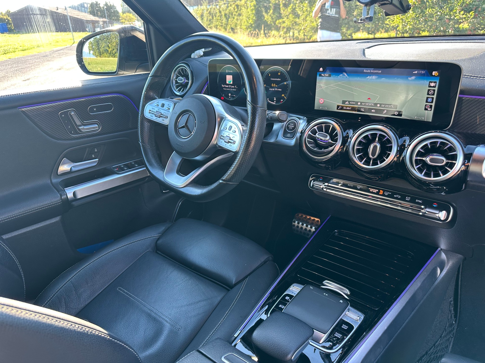 MERCEDES-BENZ GLB 250 AMG Line 4matic-image-2