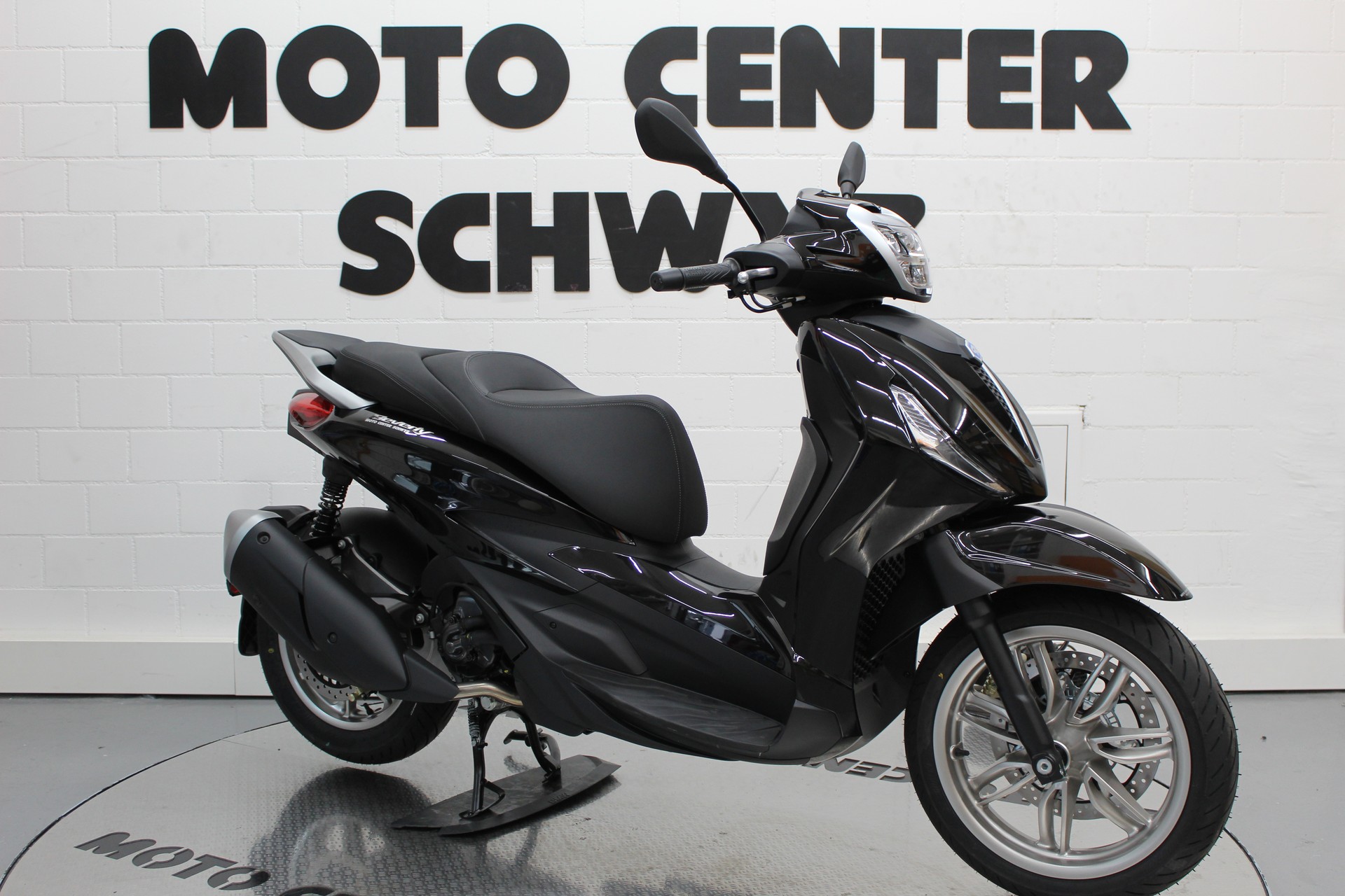 PIAGGIO Beverly 310 hpe E5+-showroom-element-1