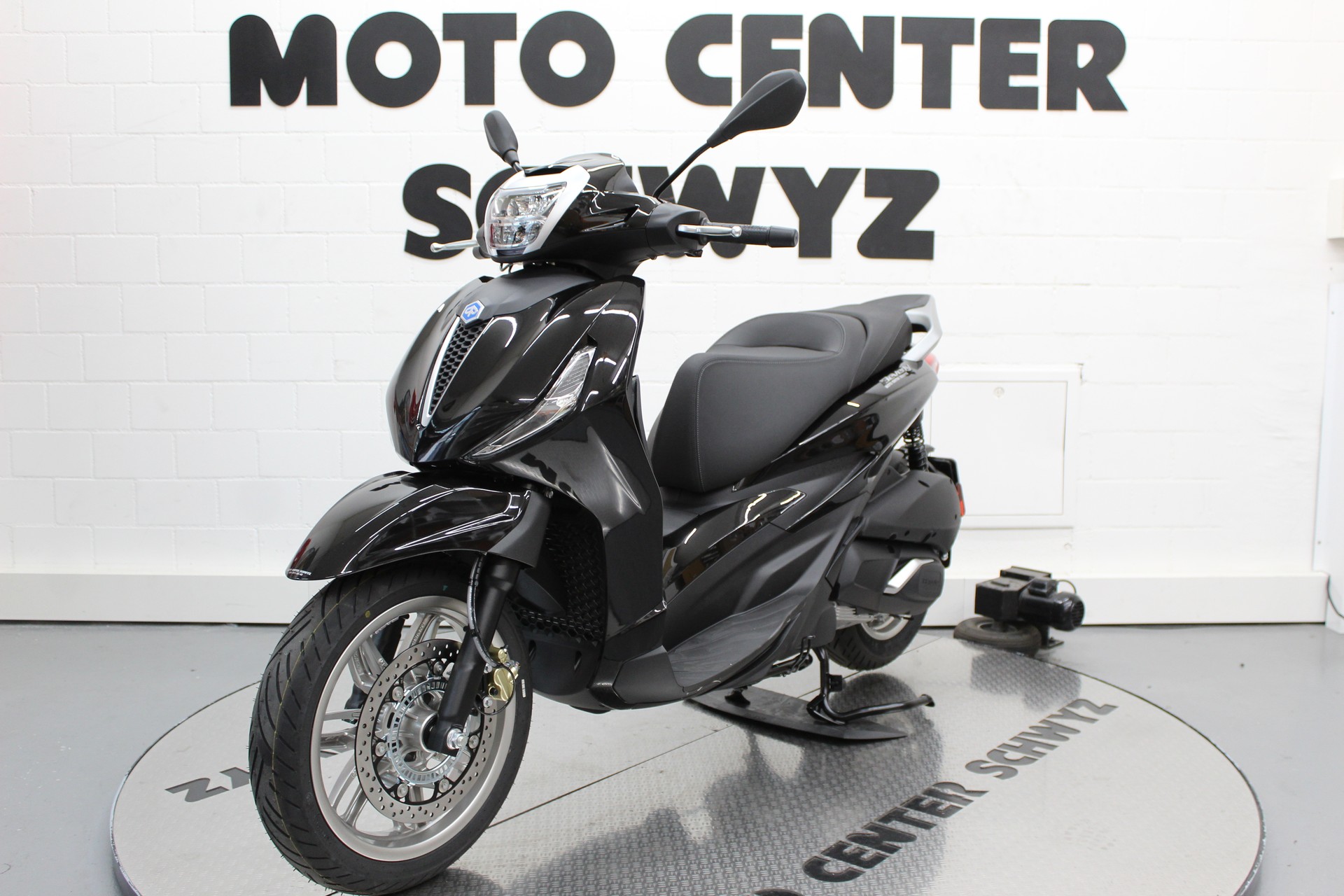 PIAGGIO Beverly 310 hpe E5+-showroom-element-3