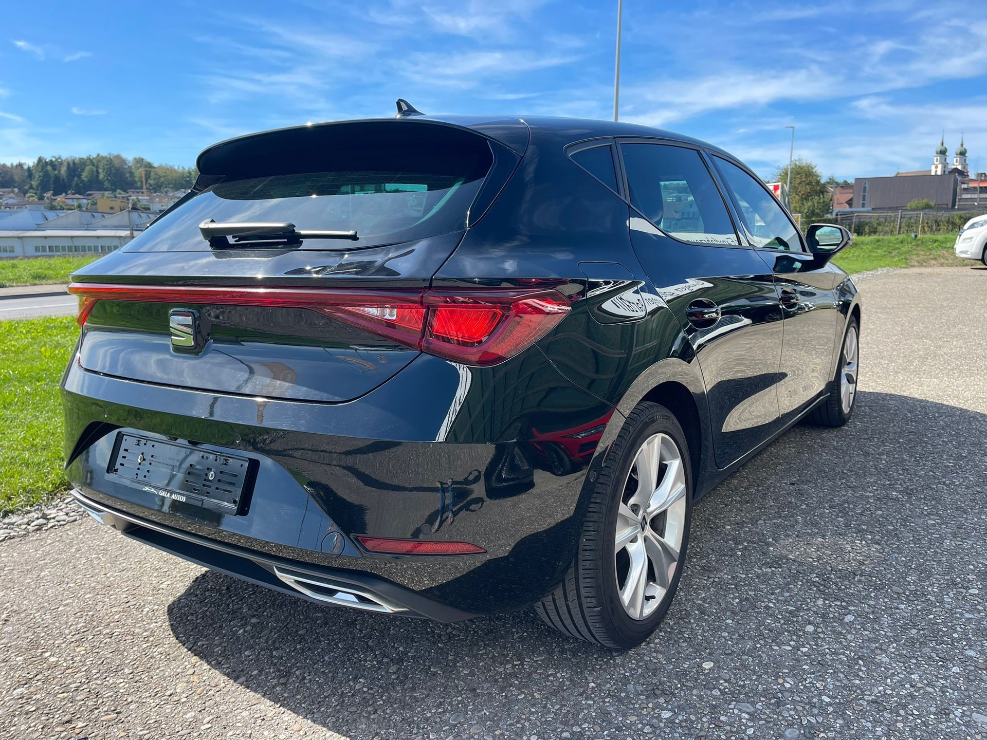 SEAT Leon 1.5 eTSI mHEV DSG Style-image-3