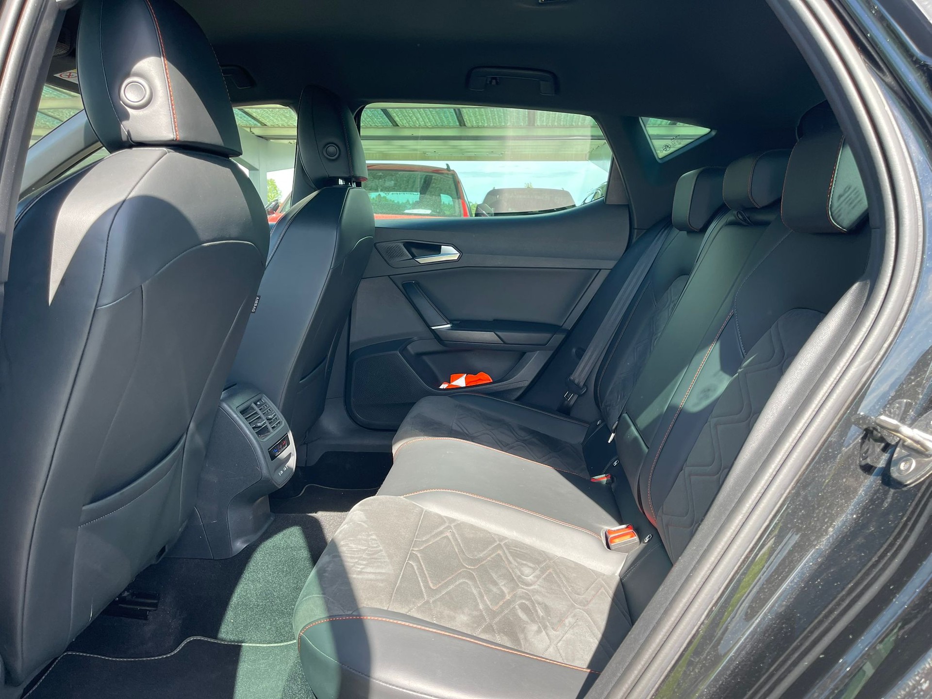 SEAT Leon 1.5 eTSI mHEV DSG Style-image-11