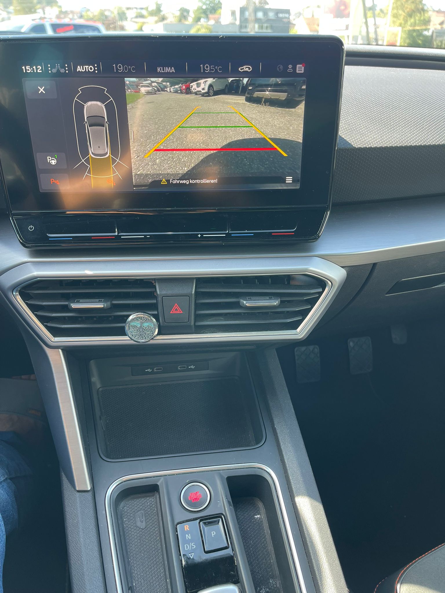 SEAT Leon 1.5 eTSI mHEV DSG Style-image-8