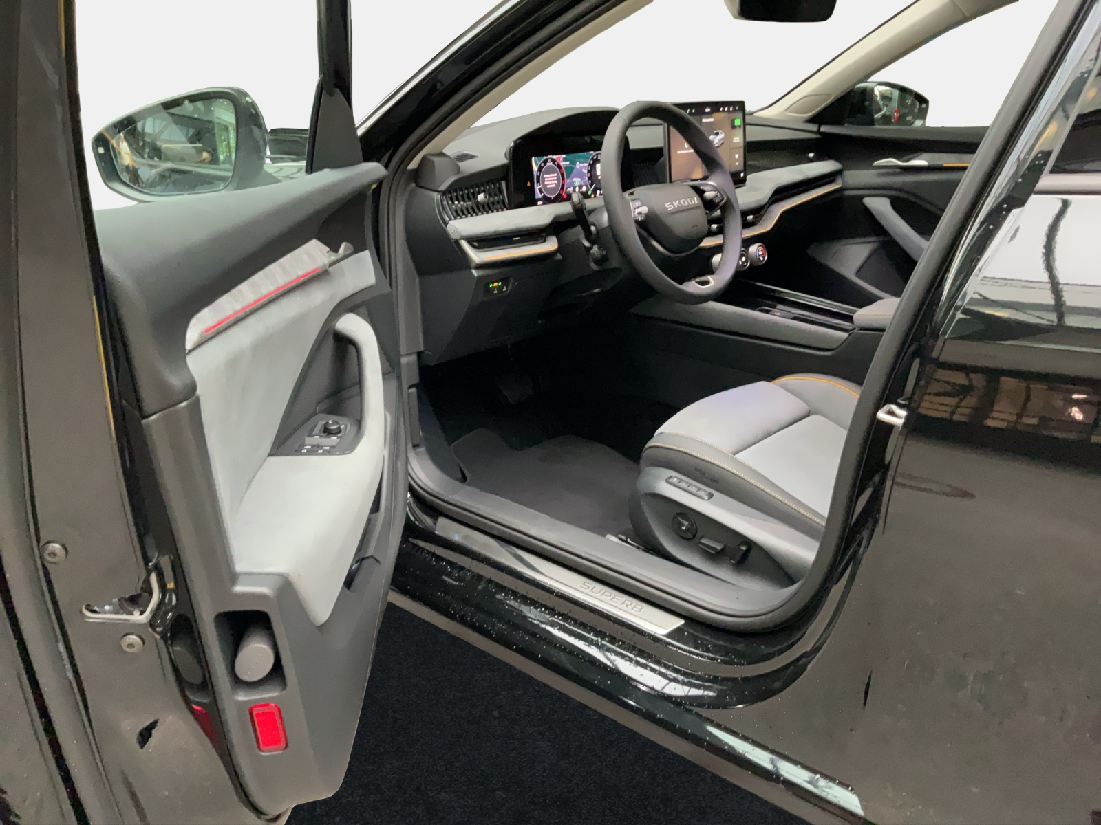 SKODA Superb Combi 2.0 TDi Selection DSG-image-14