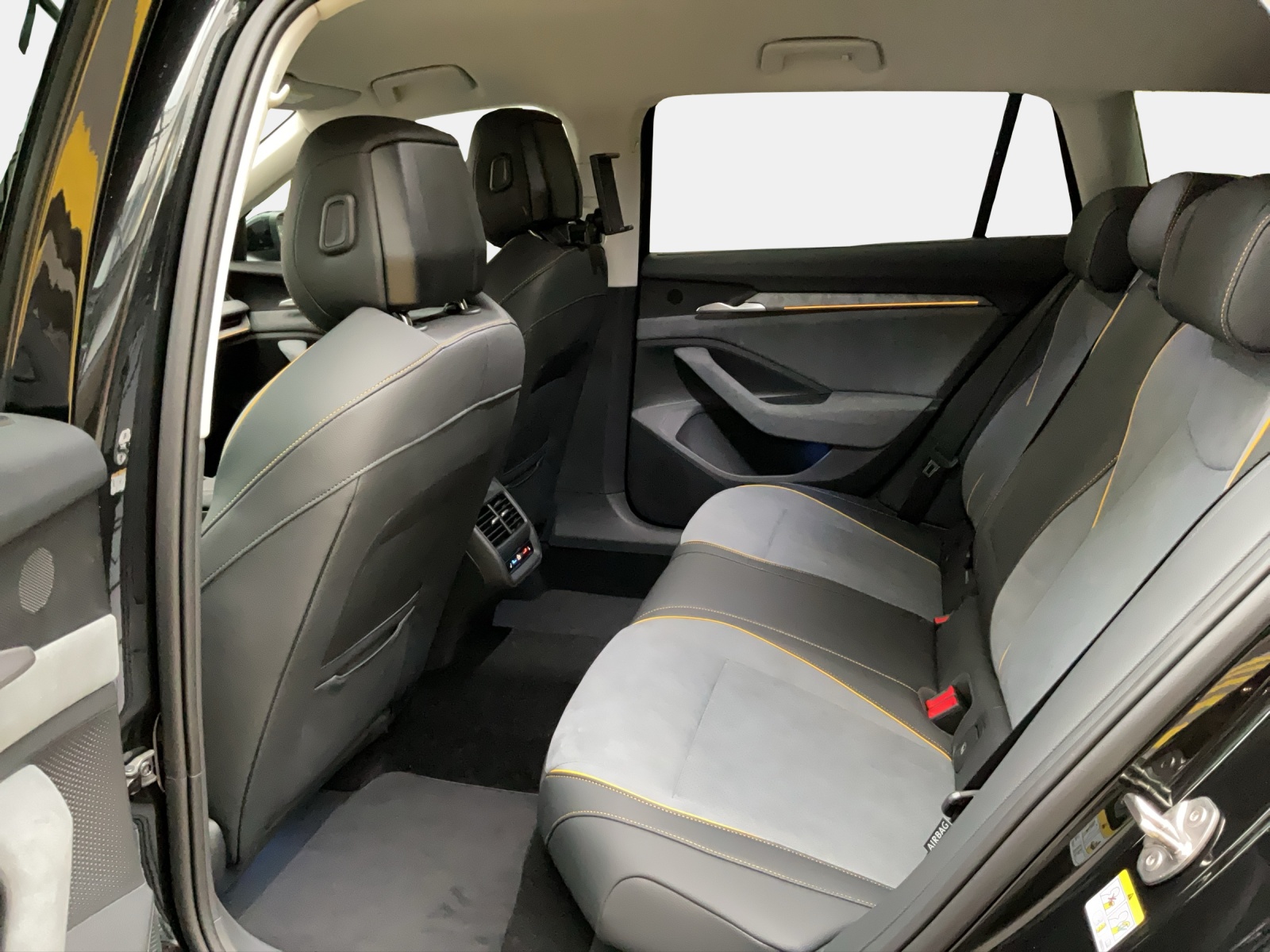 SKODA Superb Combi 2.0 TDi Selection DSG-image-13