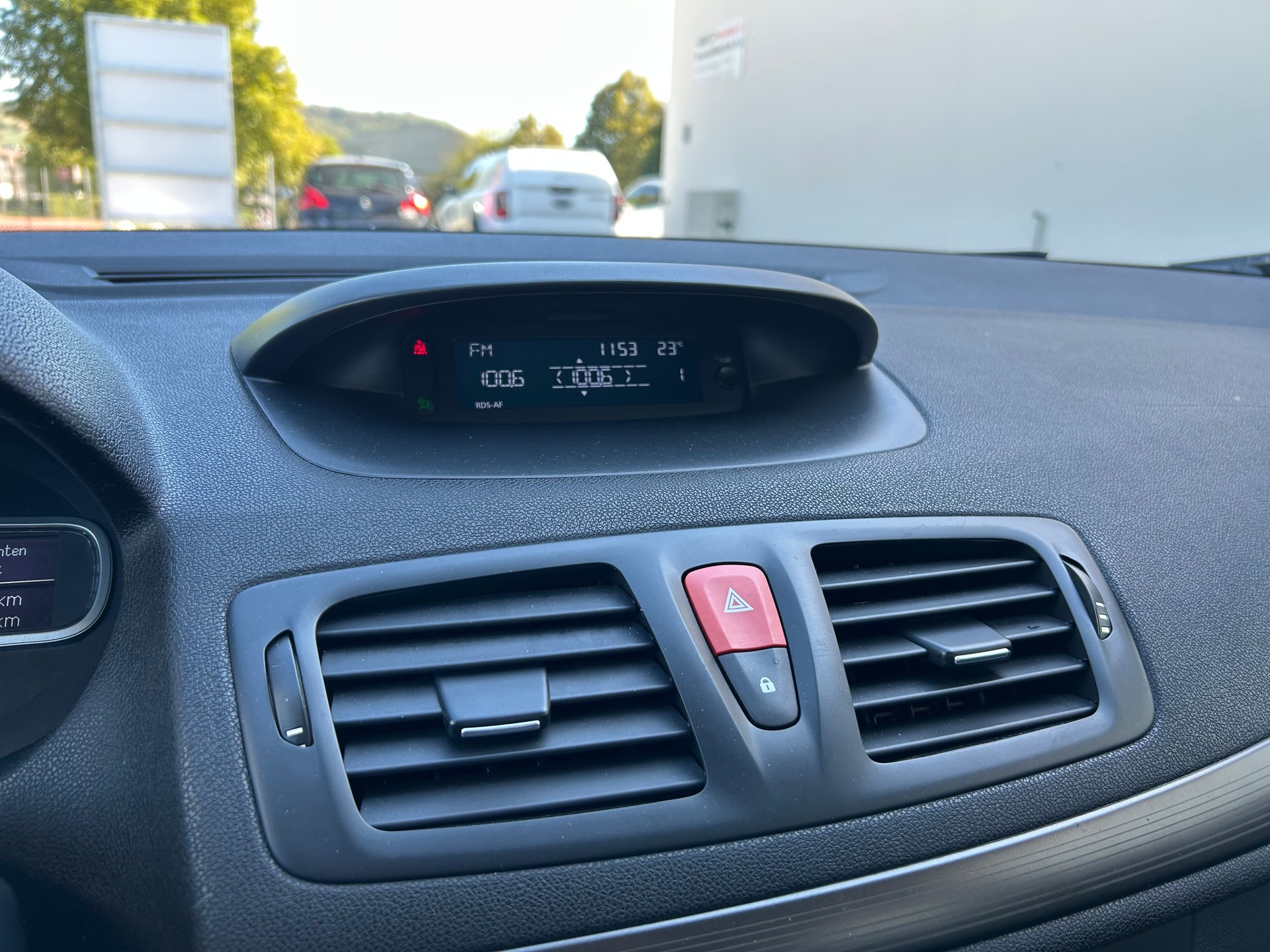 RENAULT Mégane 1.6 16V Expression-image-8