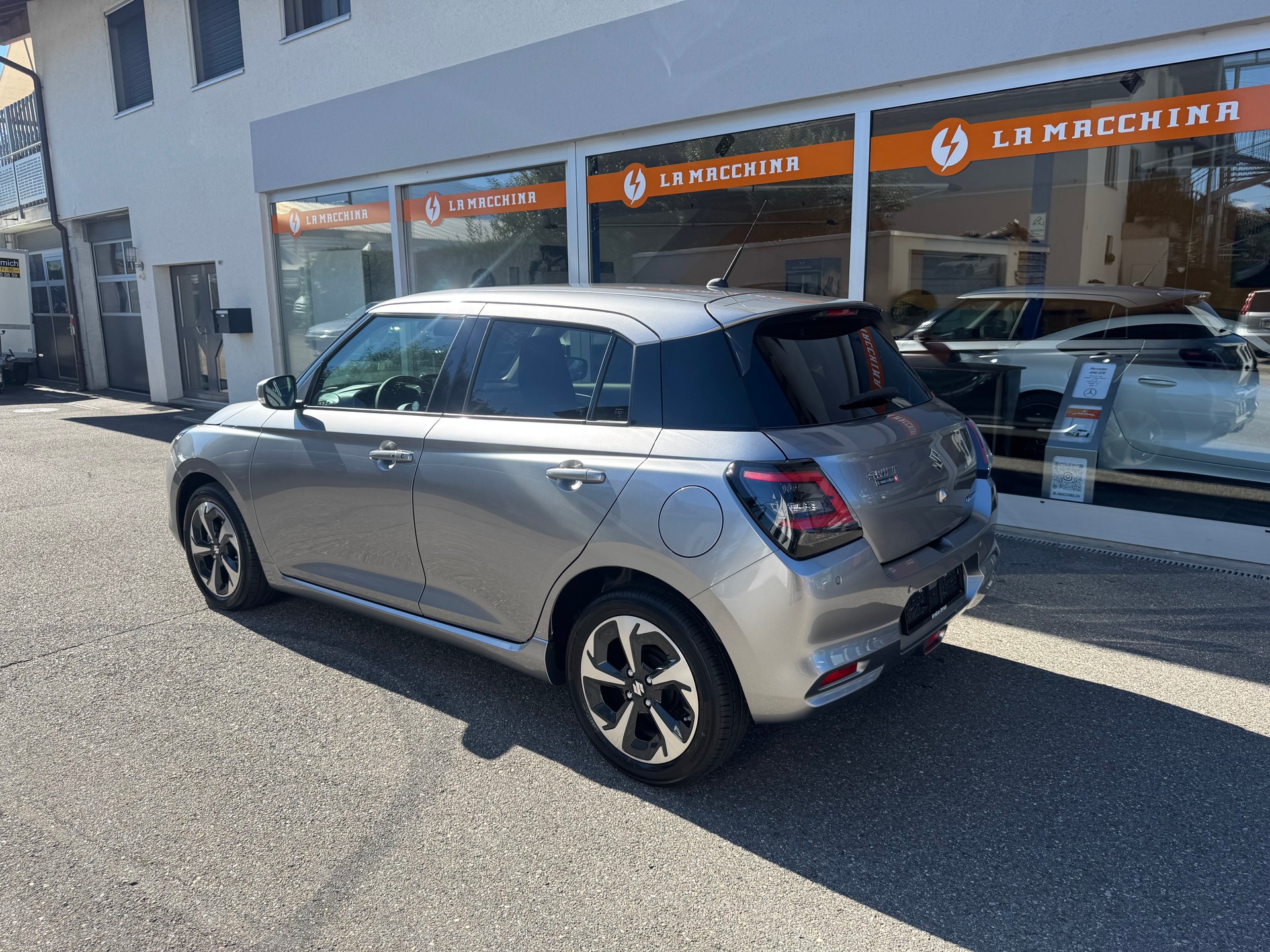 SUZUKI Swift 1.2 Compact Top Hybrid CVT-image-2