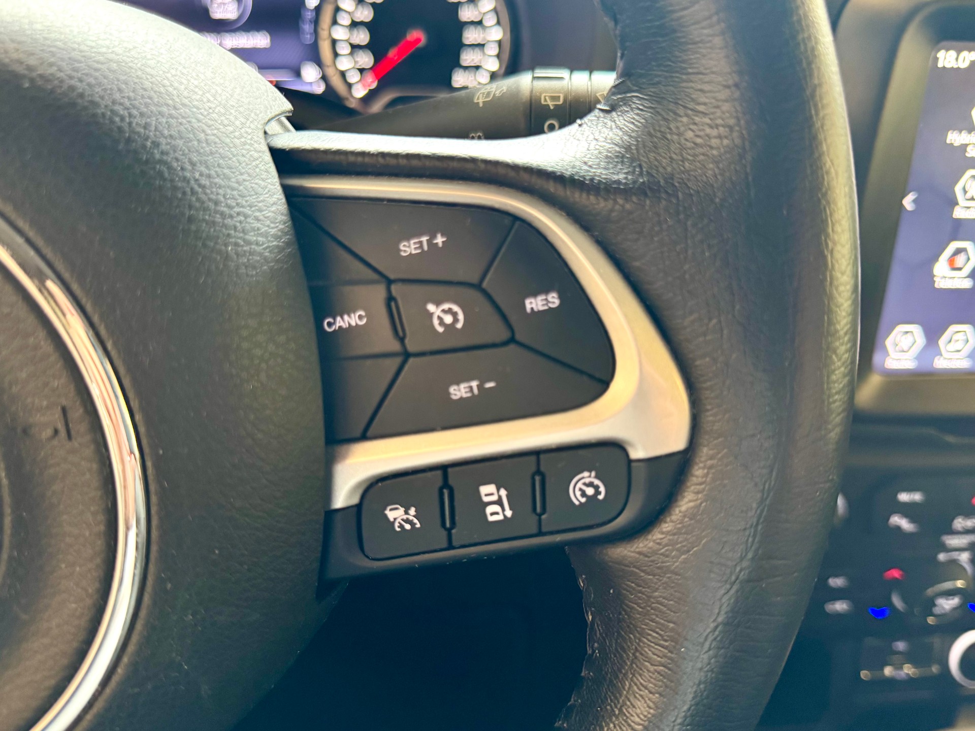 JEEP Renegade 1.5 MHEV Swiss Limited Plus-image-24
