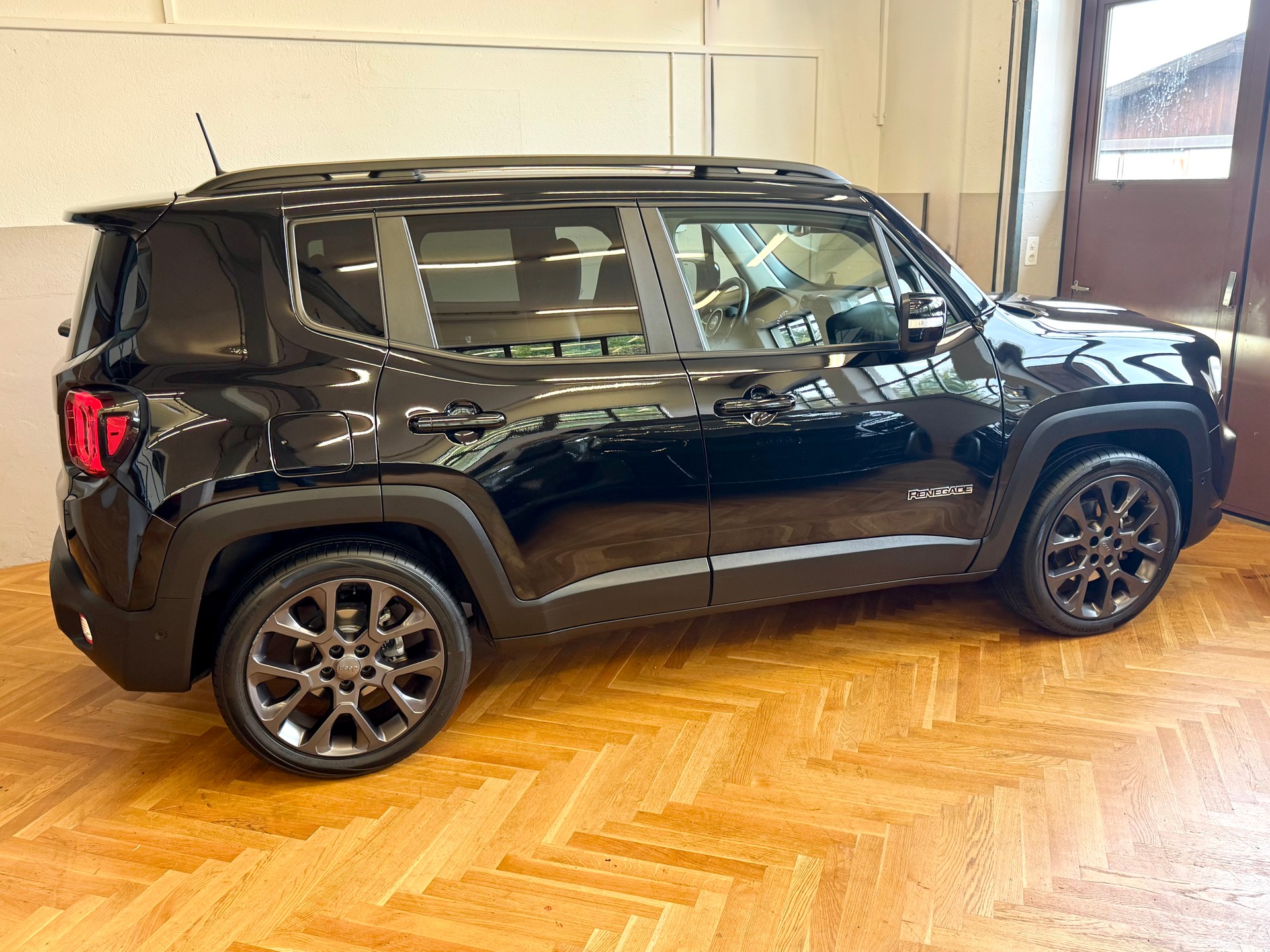JEEP Renegade 1.5 MHEV Swiss Limited Plus-image-5