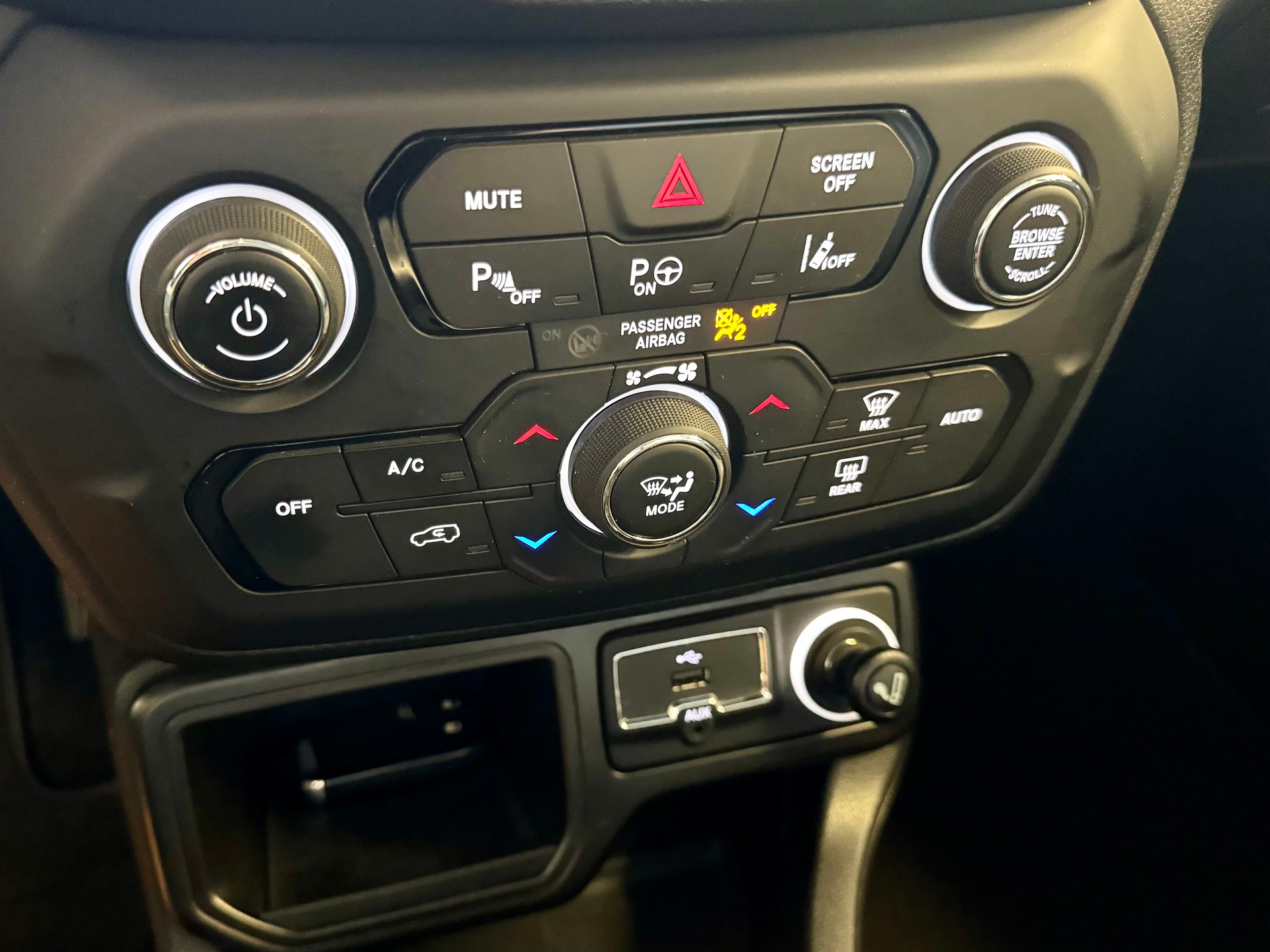 JEEP Renegade 1.5 MHEV Swiss Limited Plus-image-26