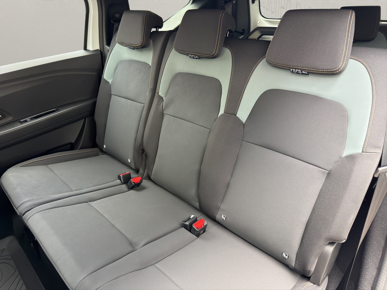 DACIA Jogger 1.8 Hybrid Extreme 7P-image-16