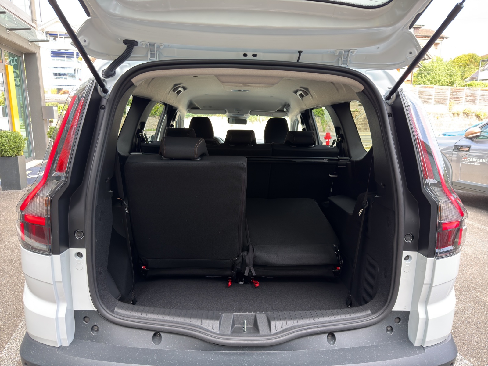 DACIA Jogger 1.8 Hybrid Extreme 7P-image-5