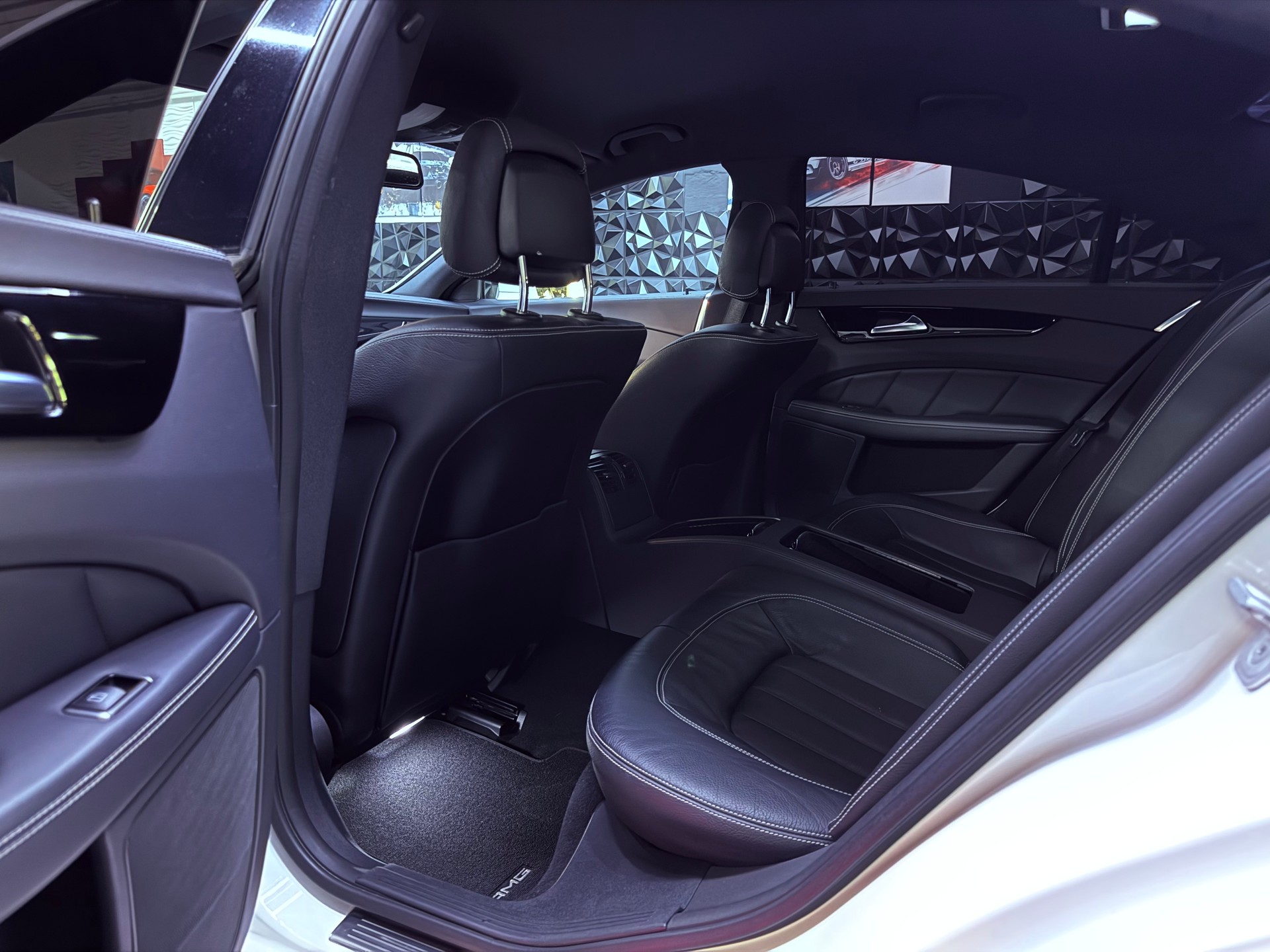 MERCEDES-BENZ CLS 350 CDI 7G-Tronic AMG Line-image-24