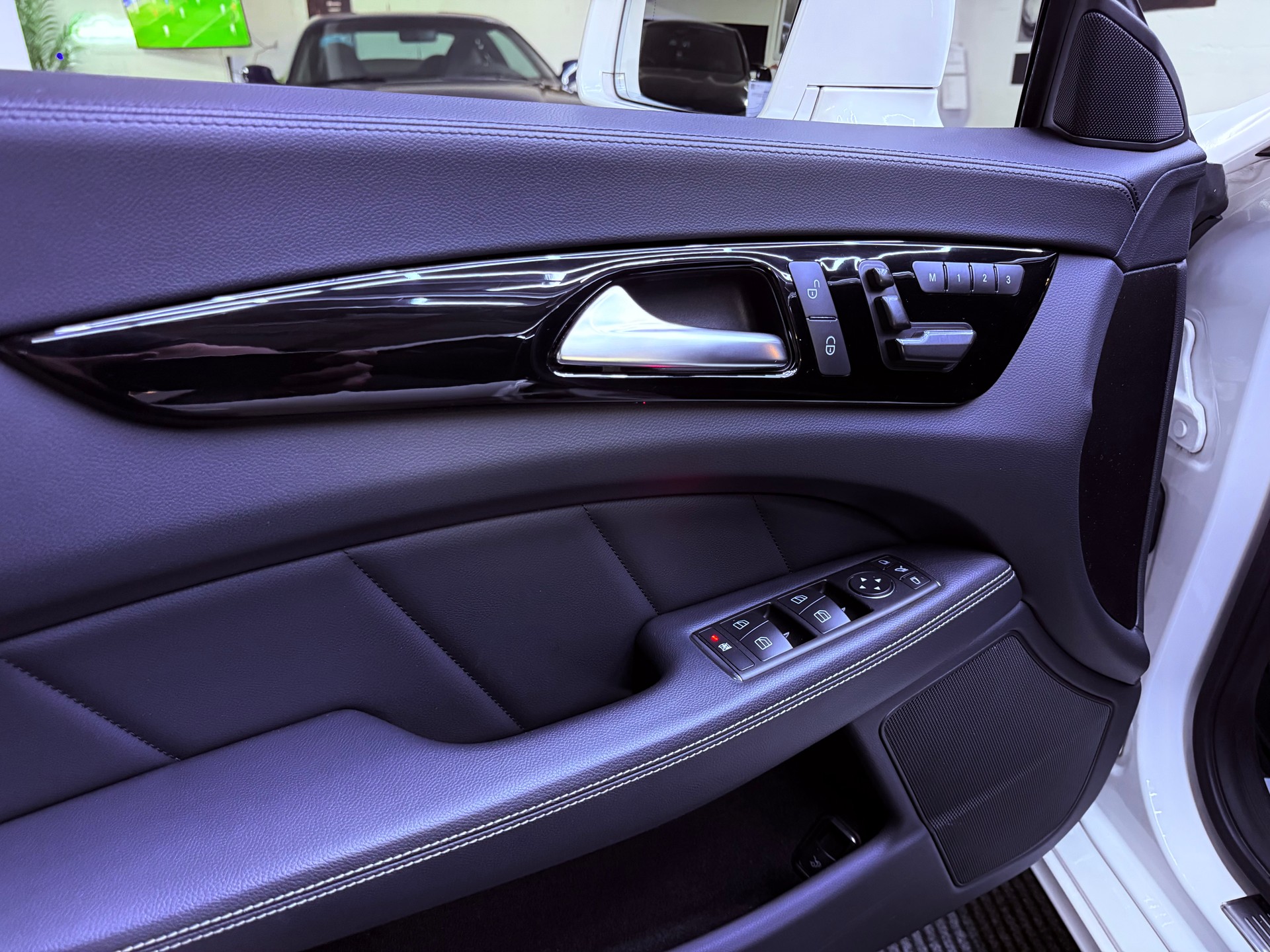 MERCEDES-BENZ CLS 350 CDI 7G-Tronic AMG Line-image-22