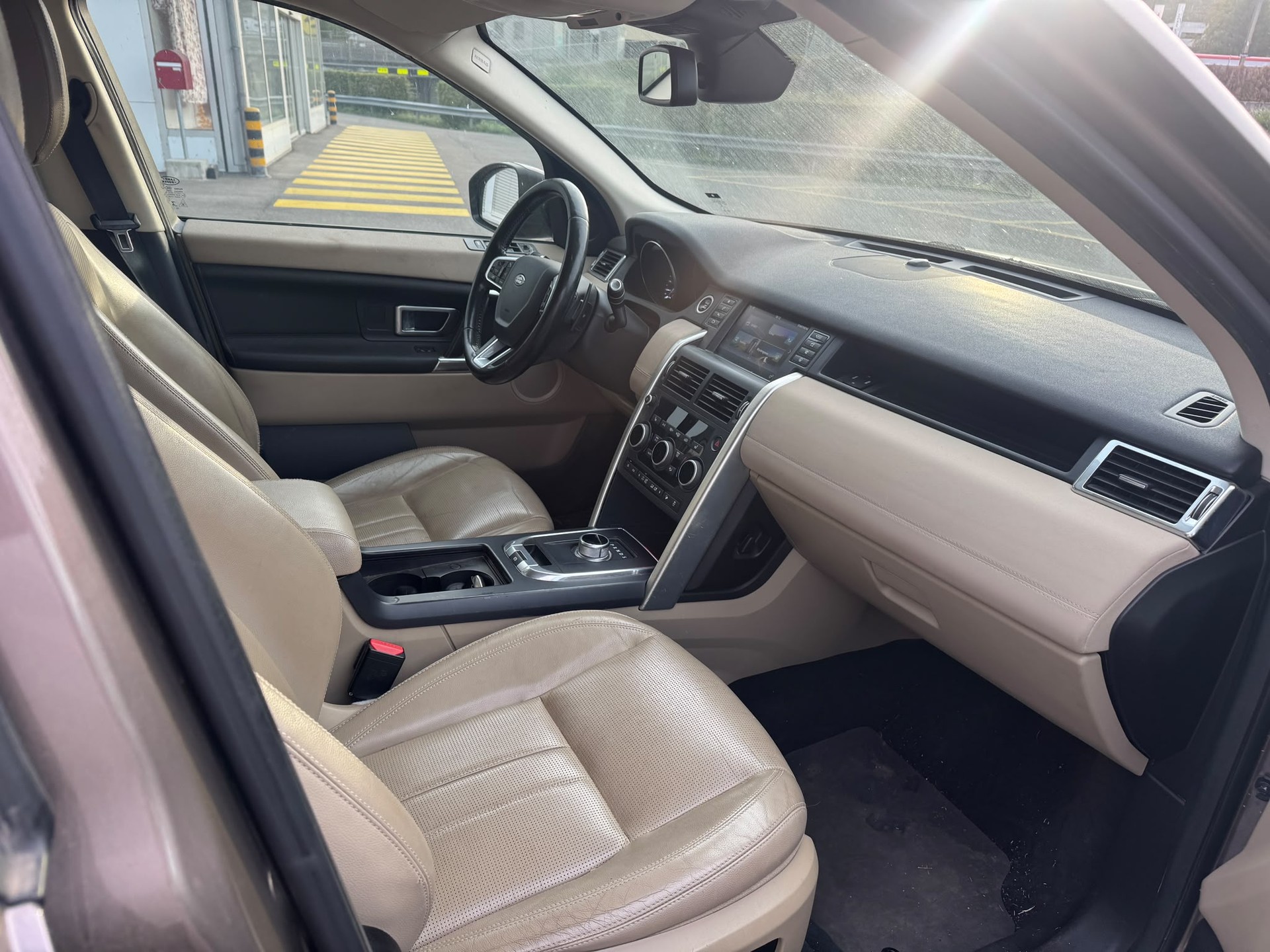 LAND ROVER Discovery Sport 2.0 TD4 SE AT9-image-6
