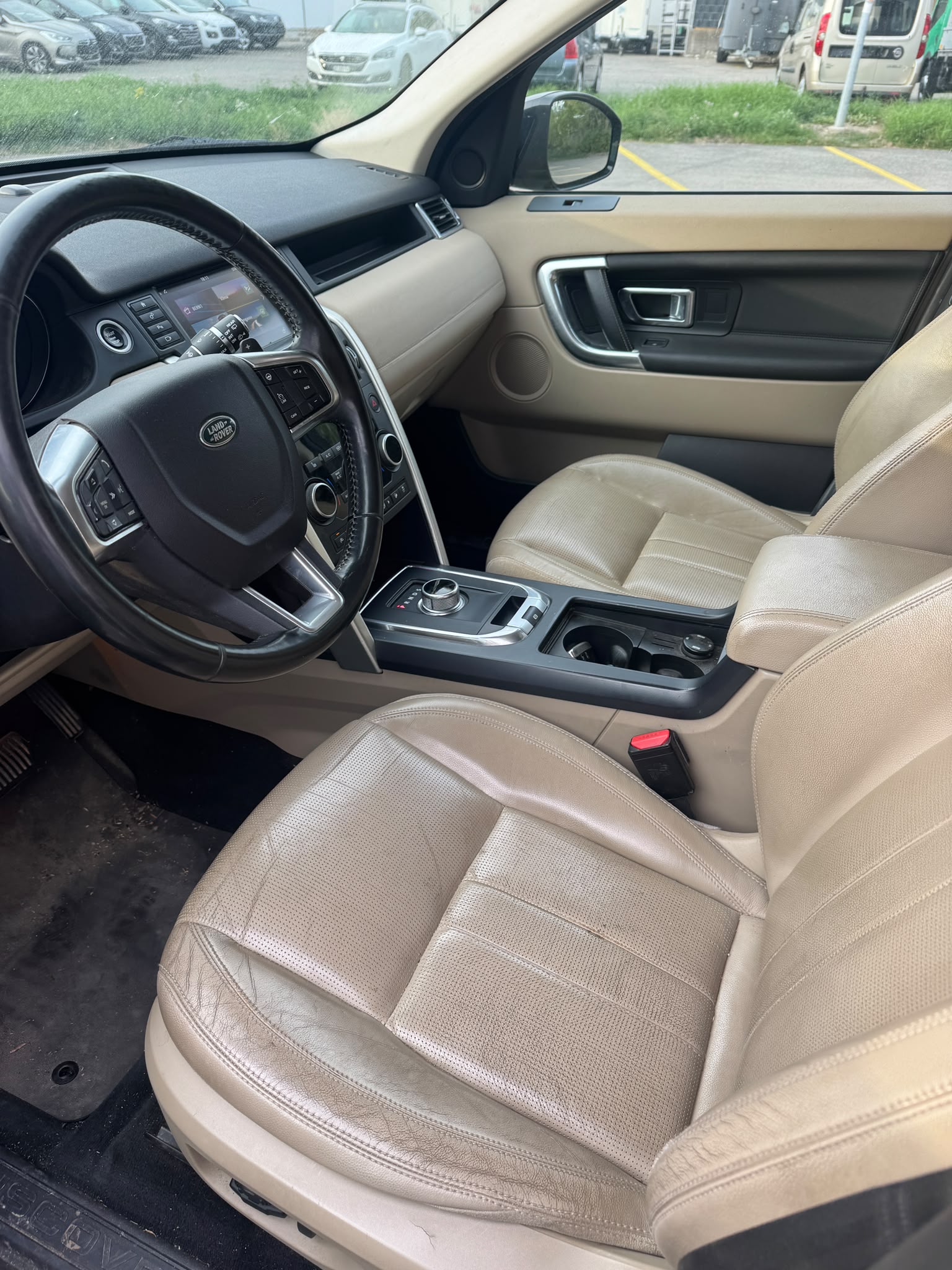 LAND ROVER Discovery Sport 2.0 TD4 SE AT9-image-5