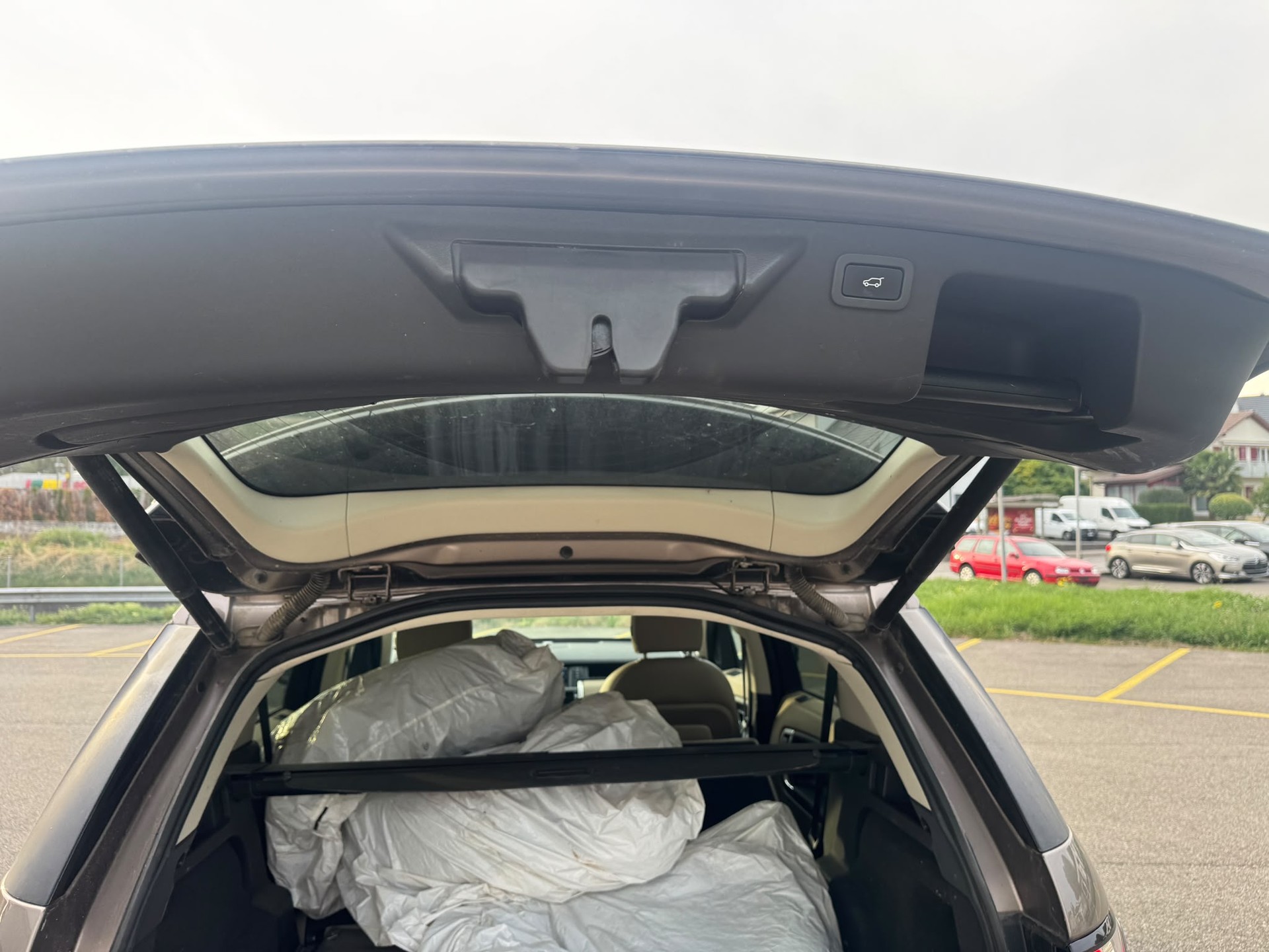 LAND ROVER Discovery Sport 2.0 TD4 SE AT9-image-9