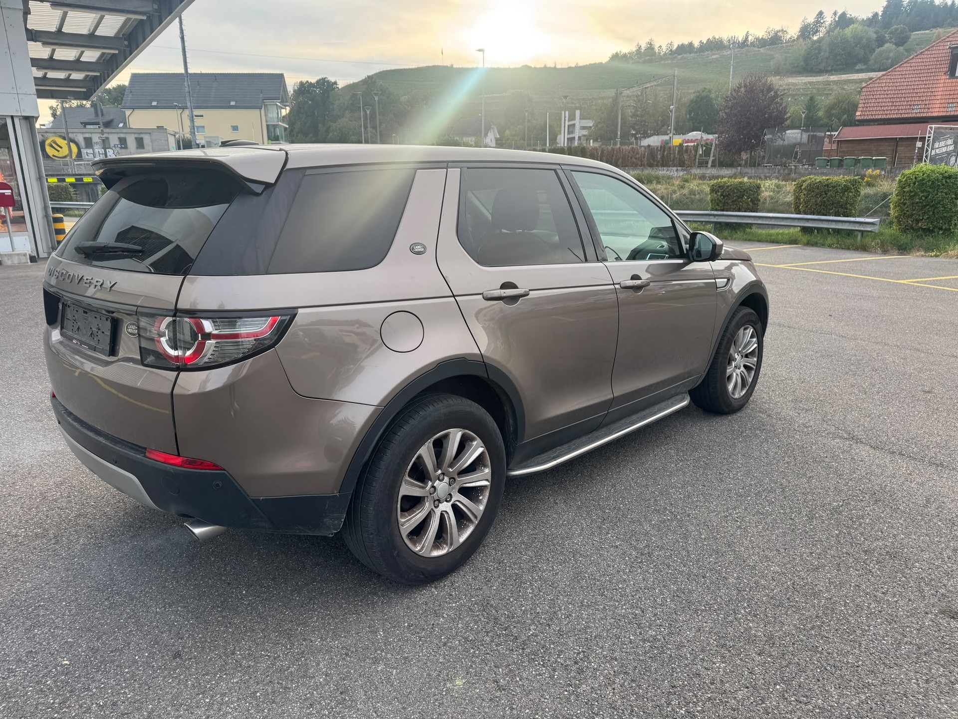 LAND ROVER Discovery Sport 2.0 TD4 SE AT9-image-3