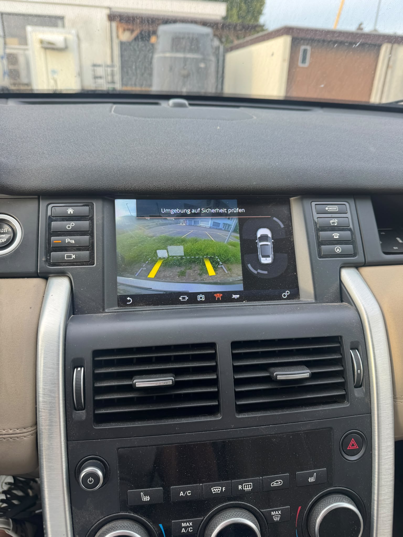 LAND ROVER Discovery Sport 2.0 TD4 SE AT9-image-12