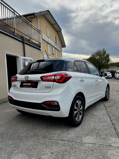 HYUNDAI i20 Active 1.0 T-GDi Amplia DCT-image-4