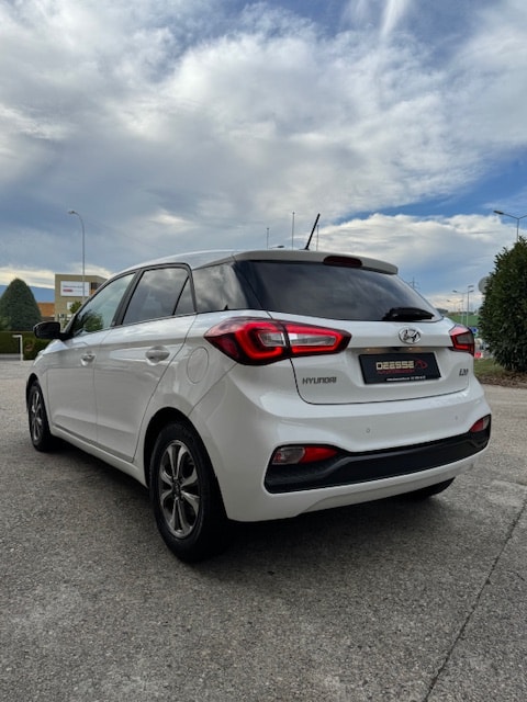 HYUNDAI i20 Active 1.0 T-GDi Amplia DCT-image-3