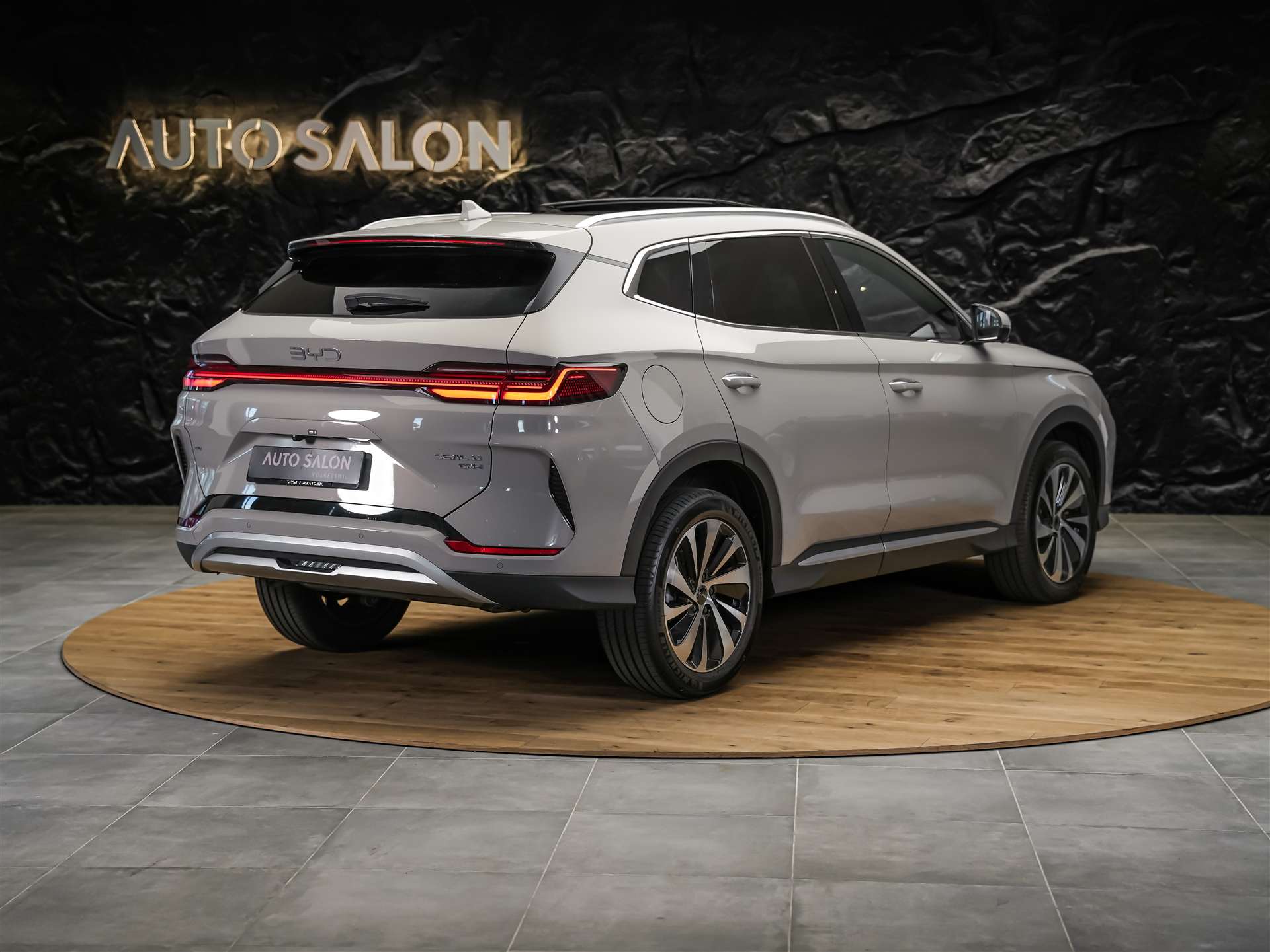 BYD Seal U DM-i Design AWD *SOFORT Verfügbar*Werksgarantie*Lenkradheizung*Sitzbelüftung*360° Kamera*-image-5