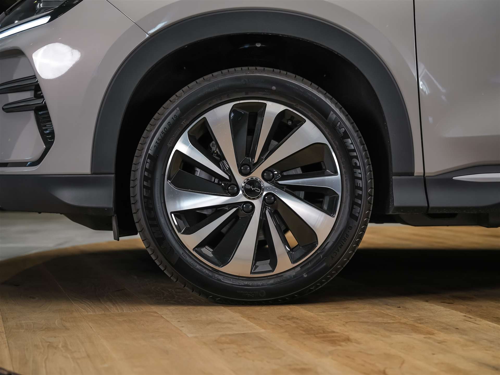 BYD Seal U DM-i Design AWD *SOFORT Verfügbar*Werksgarantie*Lenkradheizung*Sitzbelüftung*360° Kamera*-image-18
