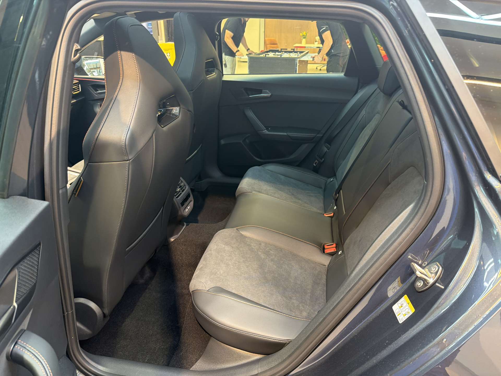 CUPRA LEON ST 1.5 eTSi DSG-Automat-image-6