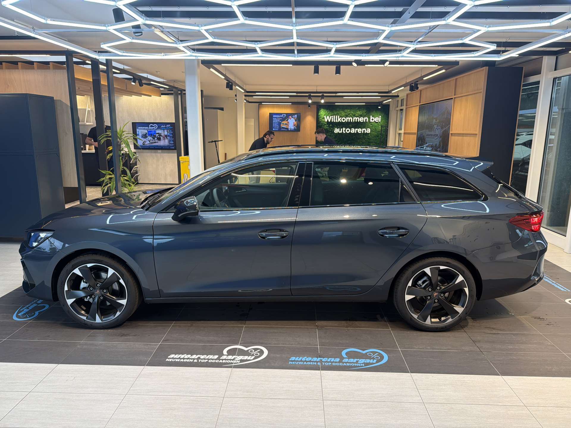 CUPRA LEON ST 1.5 eTSi DSG-Automat-image-13