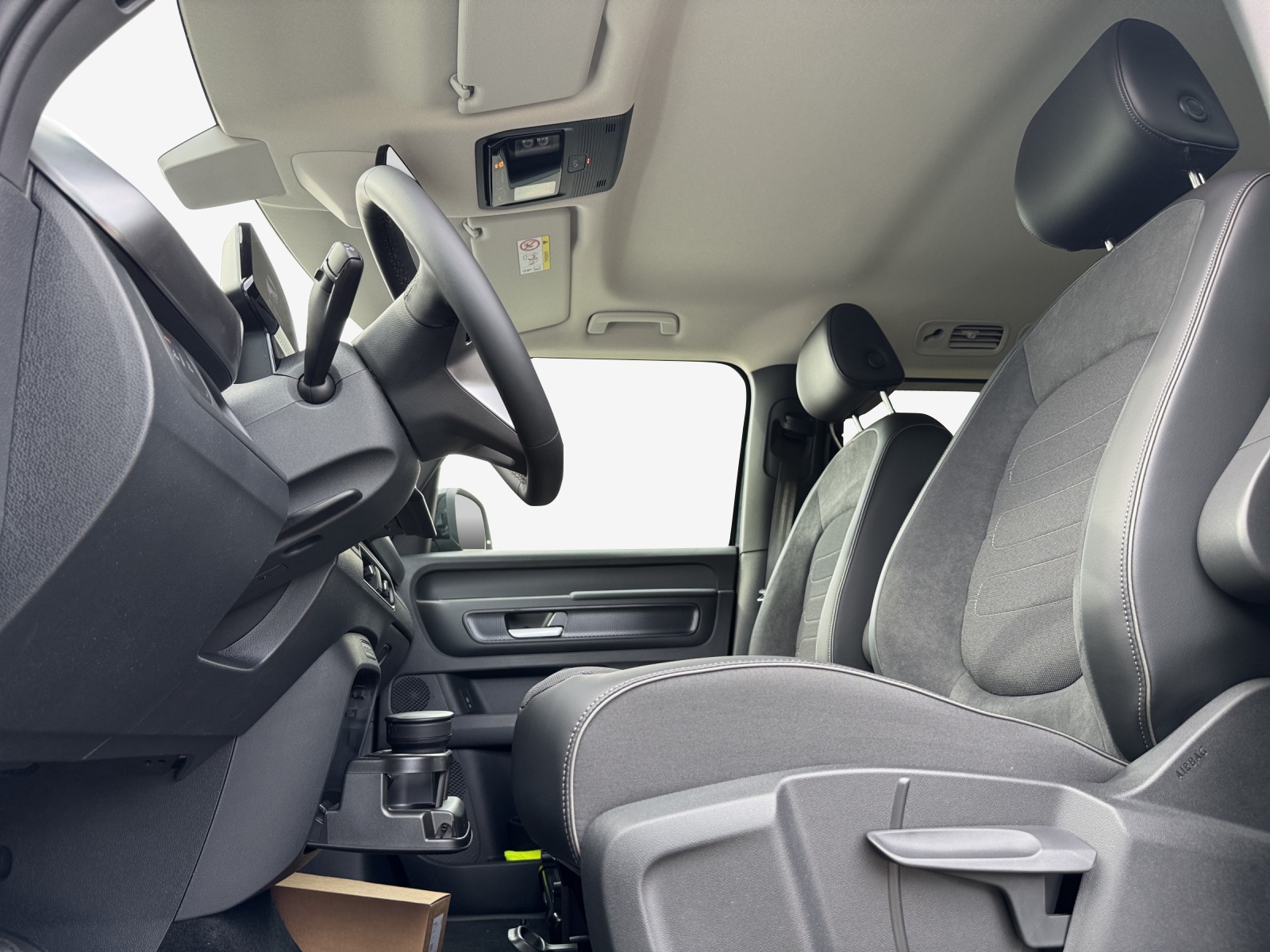VW ID.Buzz LWB Pro 4 Motion-image-7
