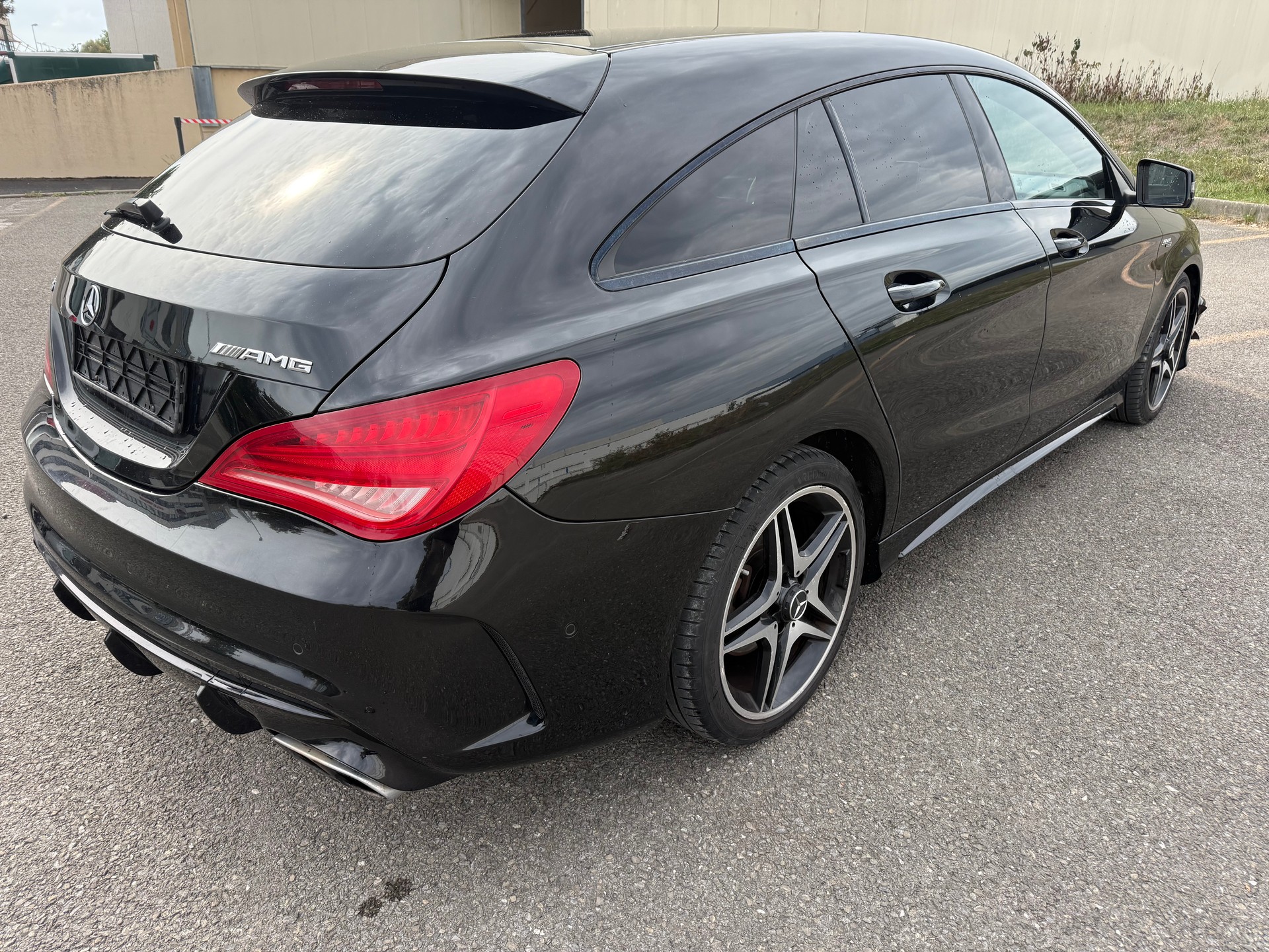 MERCEDES-BENZ CLA Shooting Brake 200 AMG Line 7G-DCT-image-4
