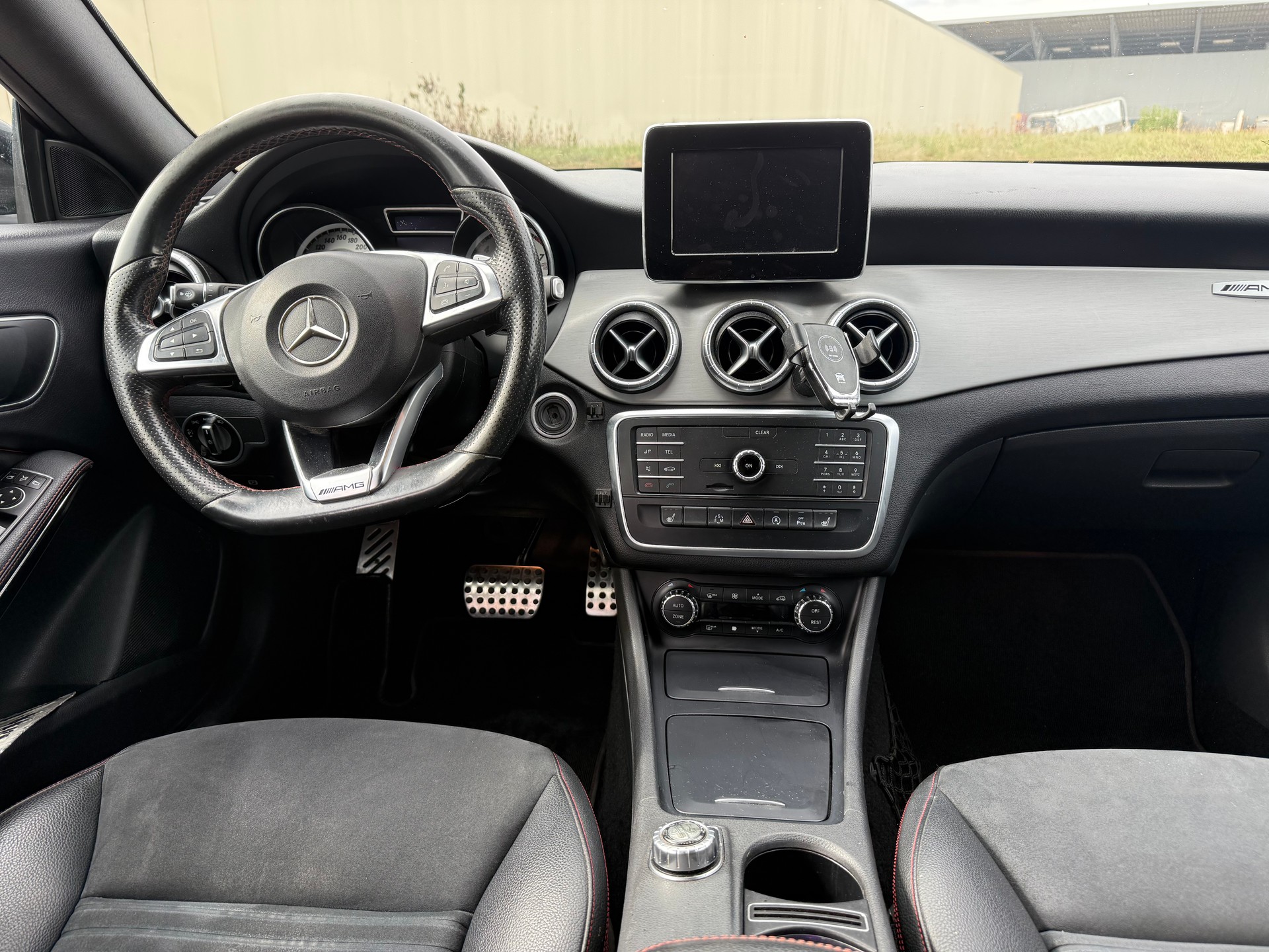 MERCEDES-BENZ CLA Shooting Brake 200 AMG Line 7G-DCT-image-7