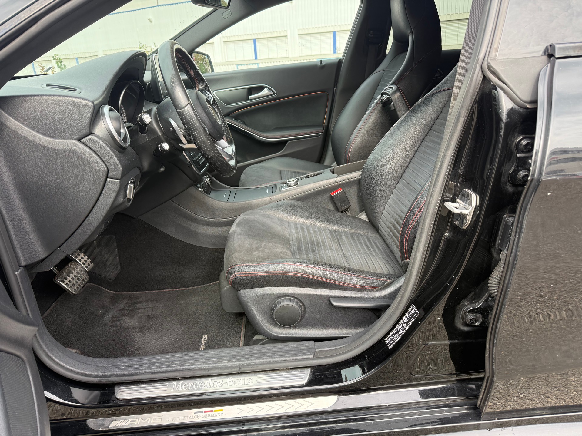 MERCEDES-BENZ CLA Shooting Brake 200 AMG Line 7G-DCT-image-6